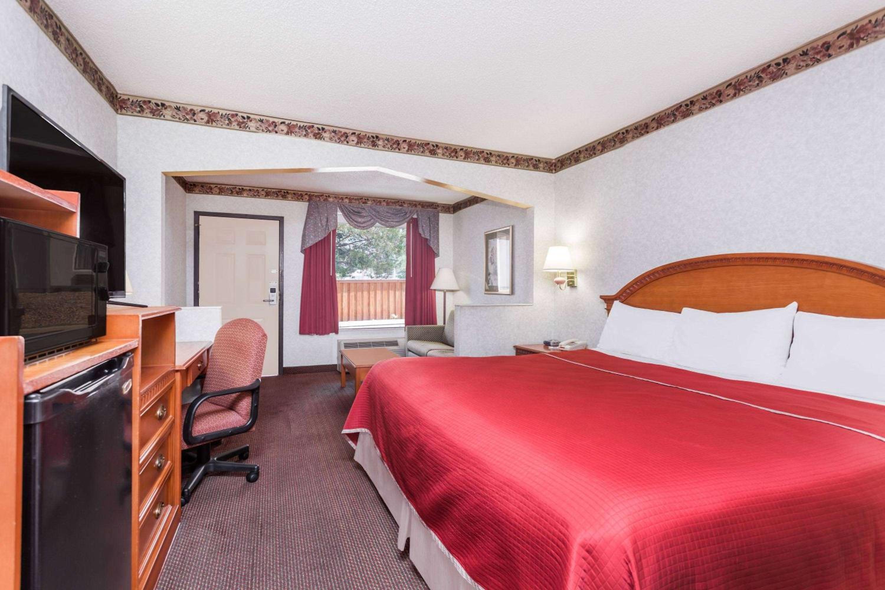 King Room- Non-Smoking photo 3
