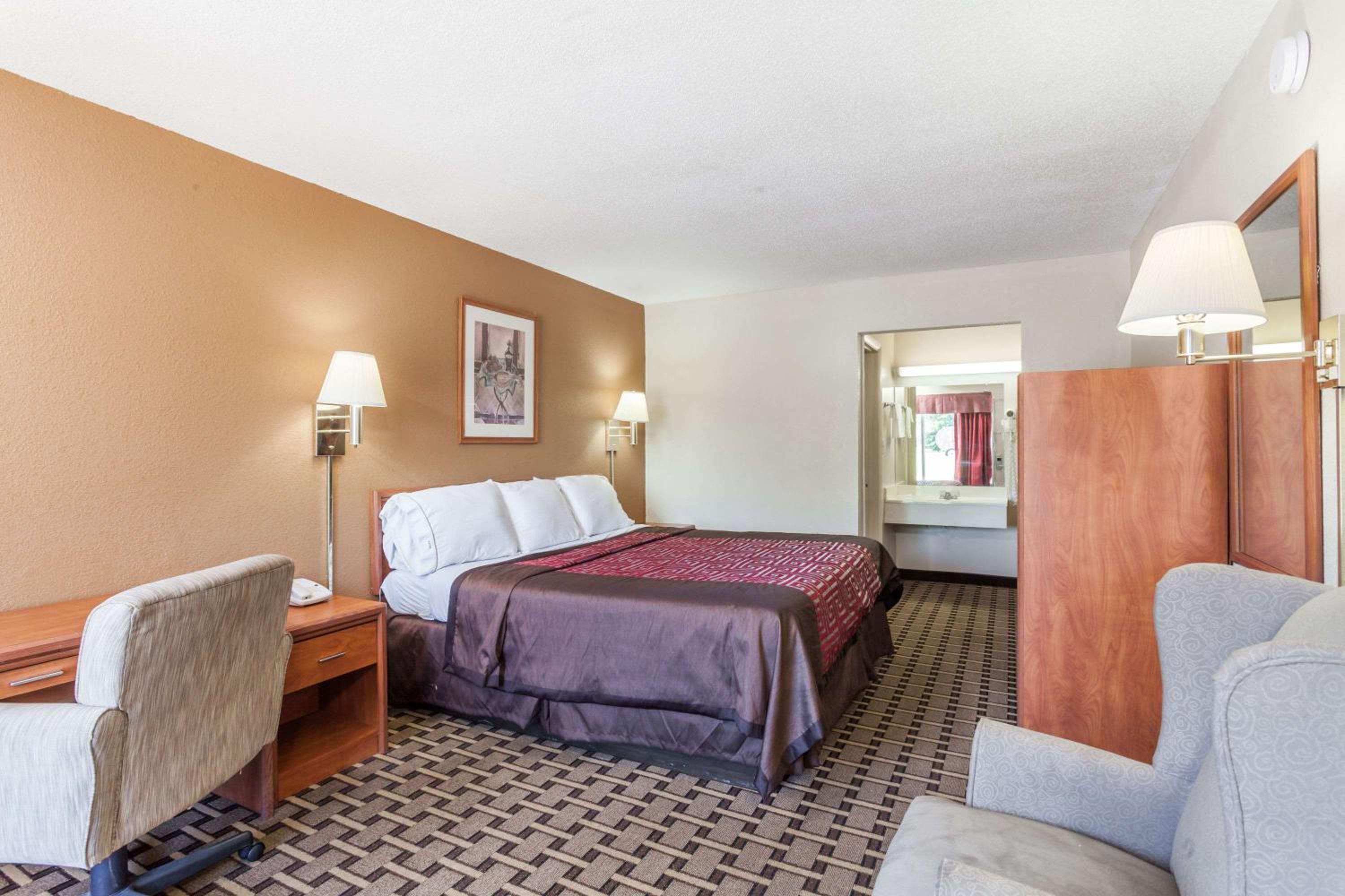King Room - Non-Smoking - Photo 1