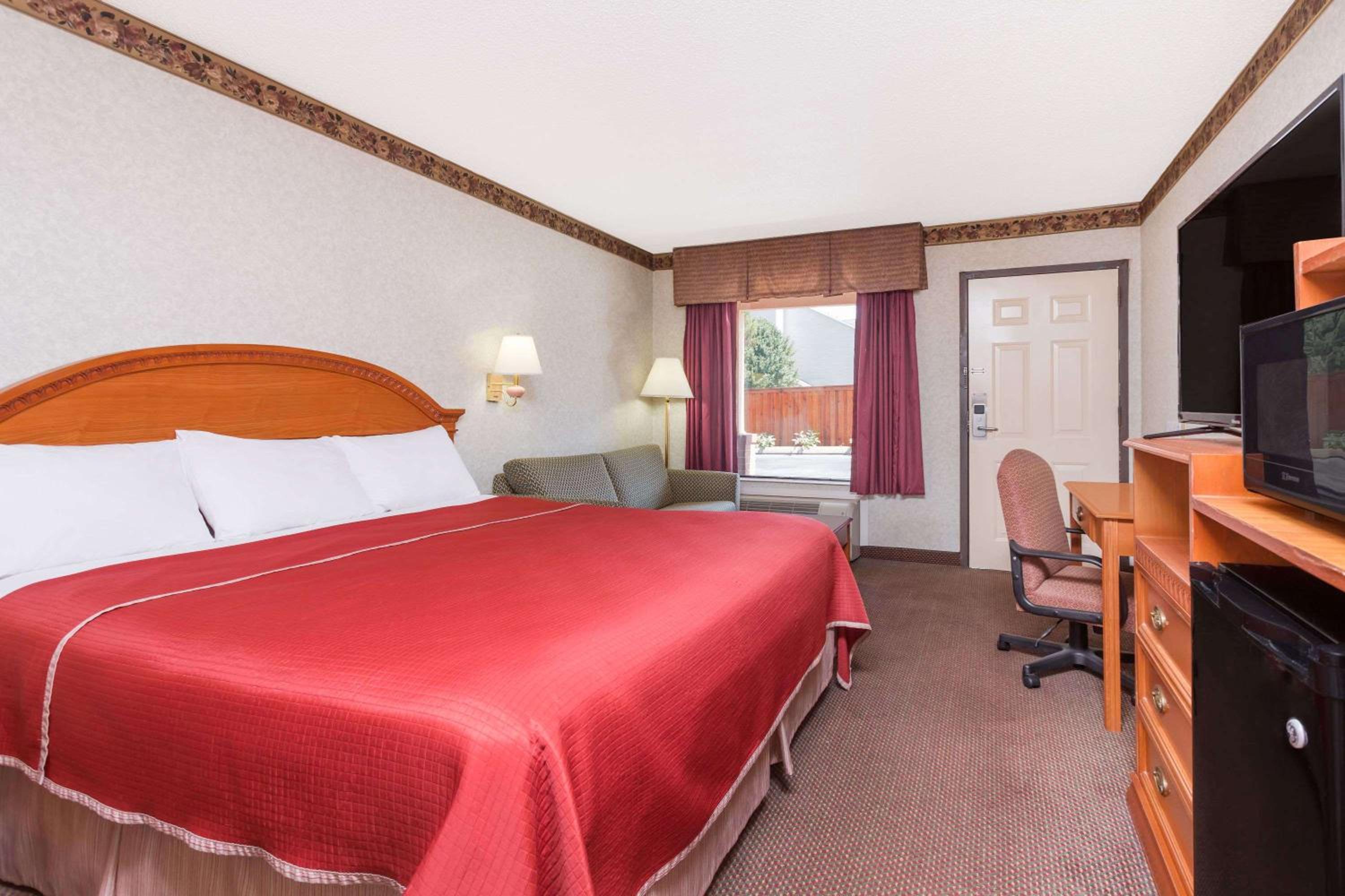 King Room - Disability Access/Non-Smoking photo 3