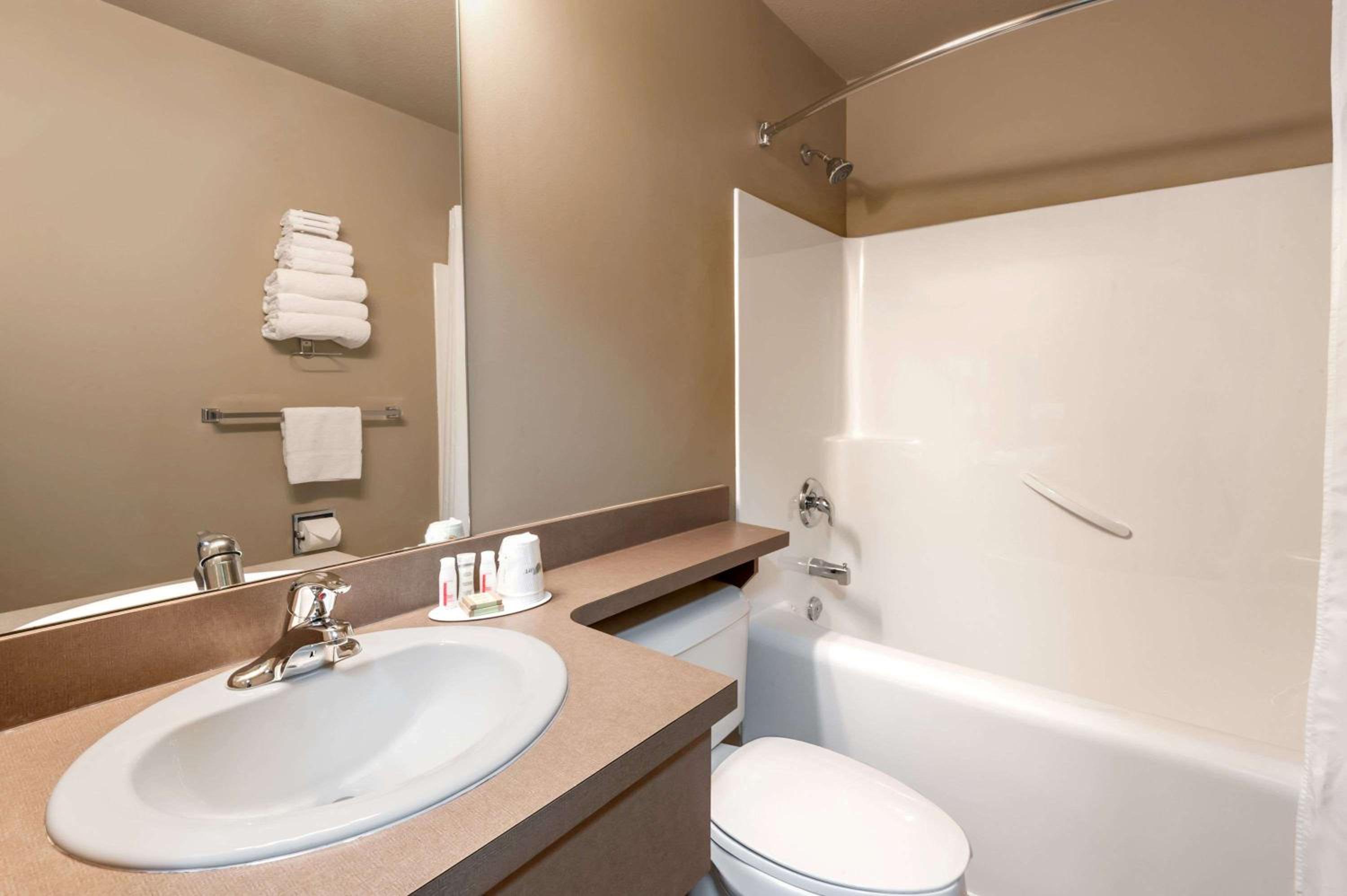 Suite with Two Double Beds - Non-Smoking - Photo 2