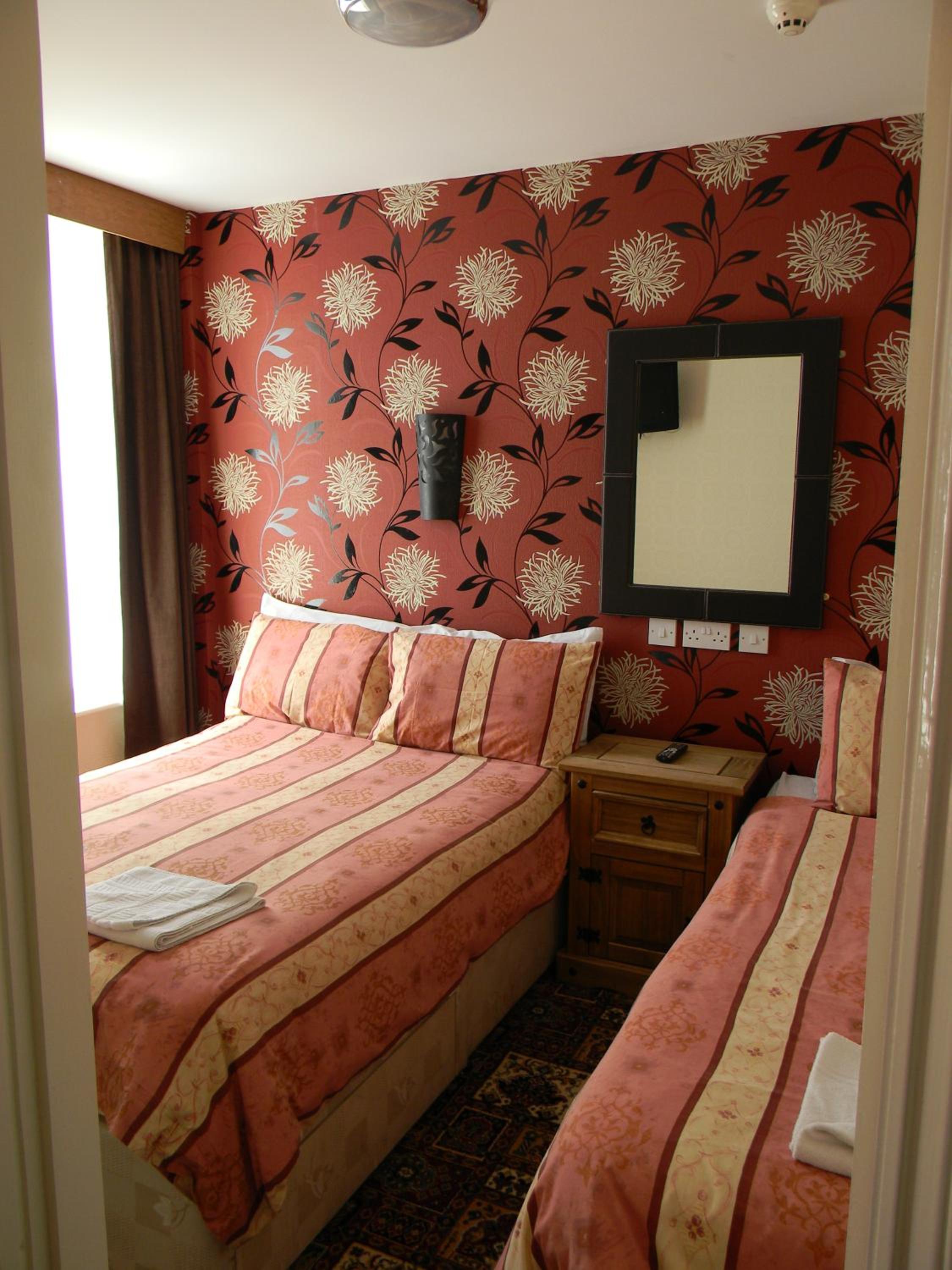 Family Room (2 Adults + 1 Child) photo 1