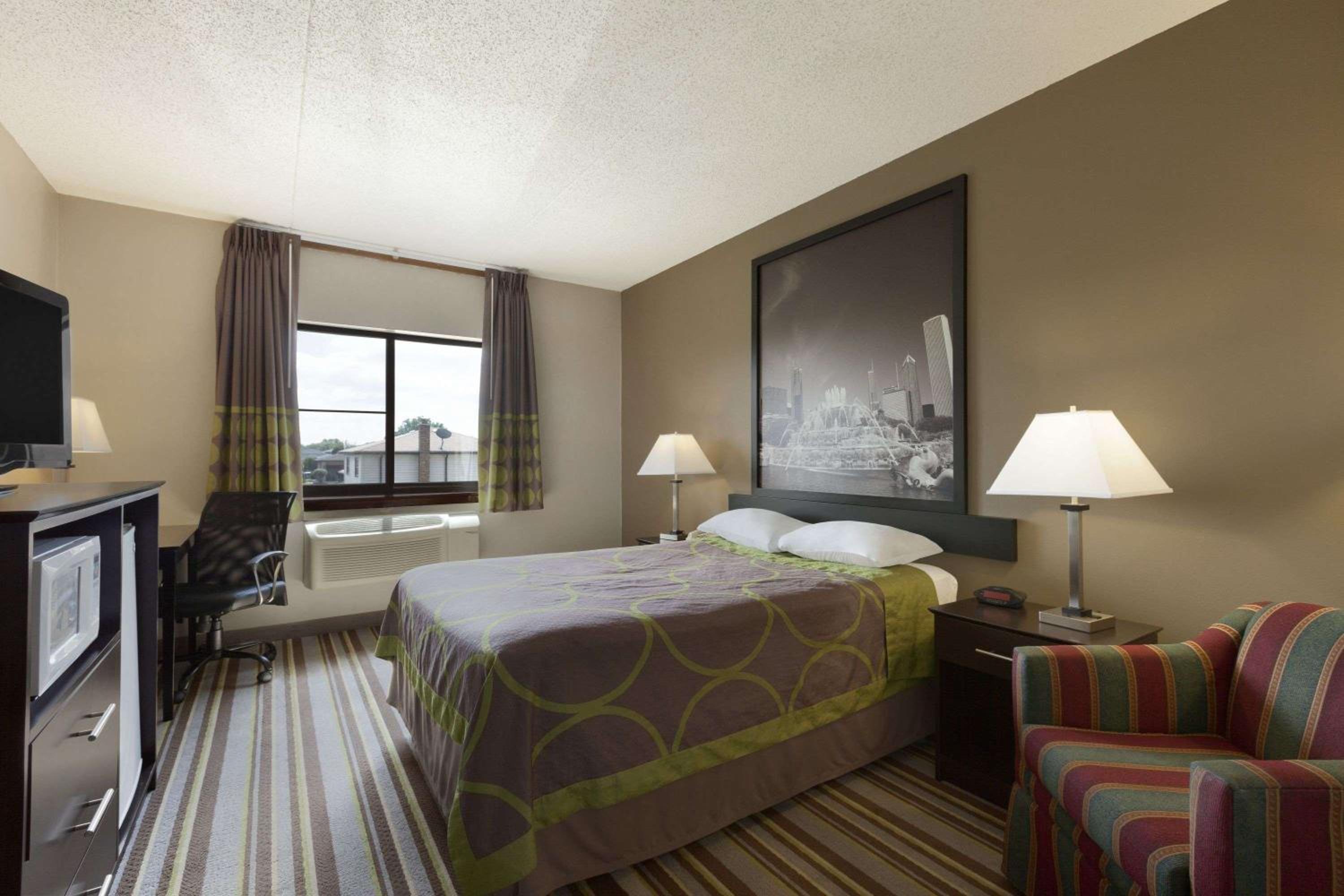 Double Room - Non-Smoking  - Photo 5
