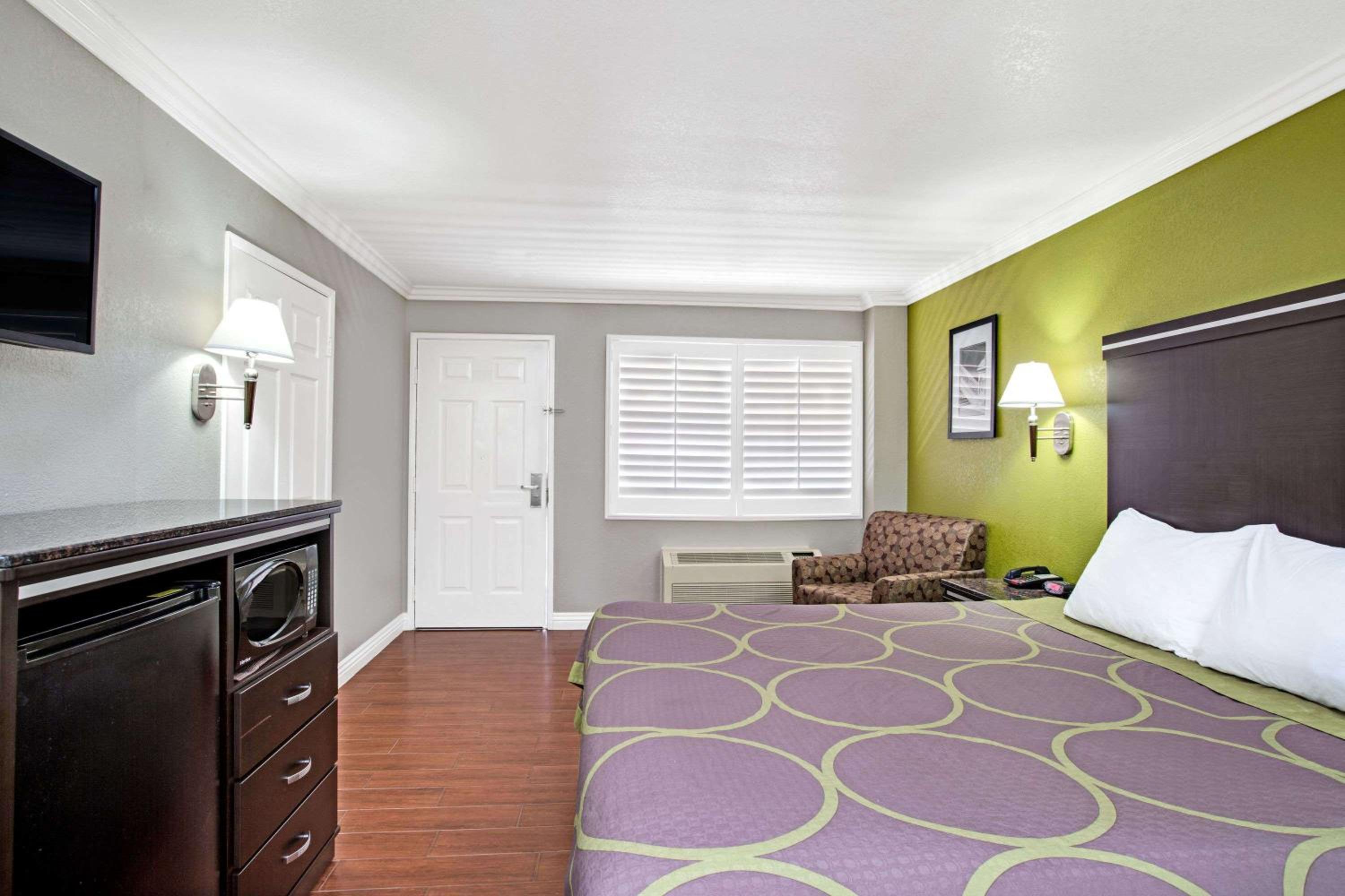 King Room - Mobility Access/Non-Smoking photo 1
