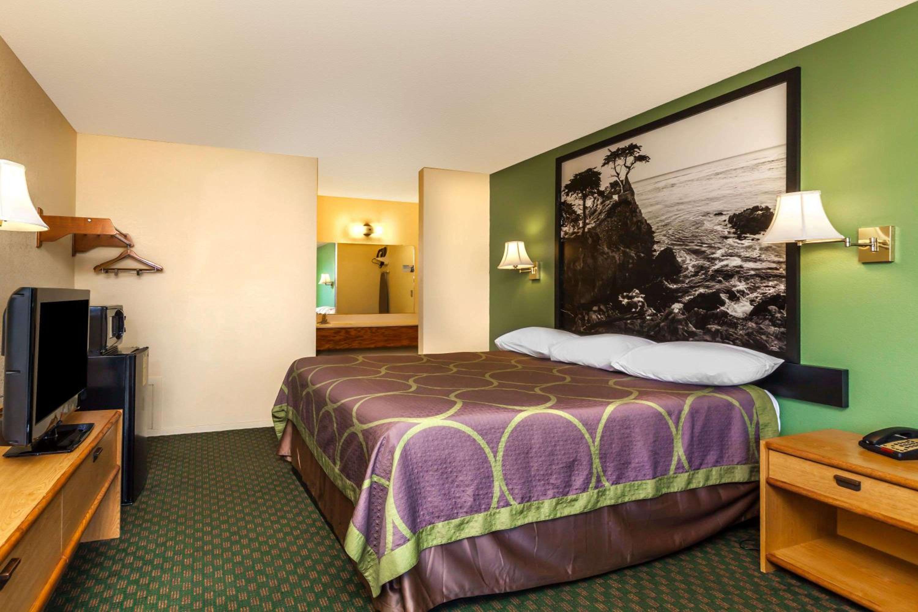 King Room- Non-Smoking - Photo 2