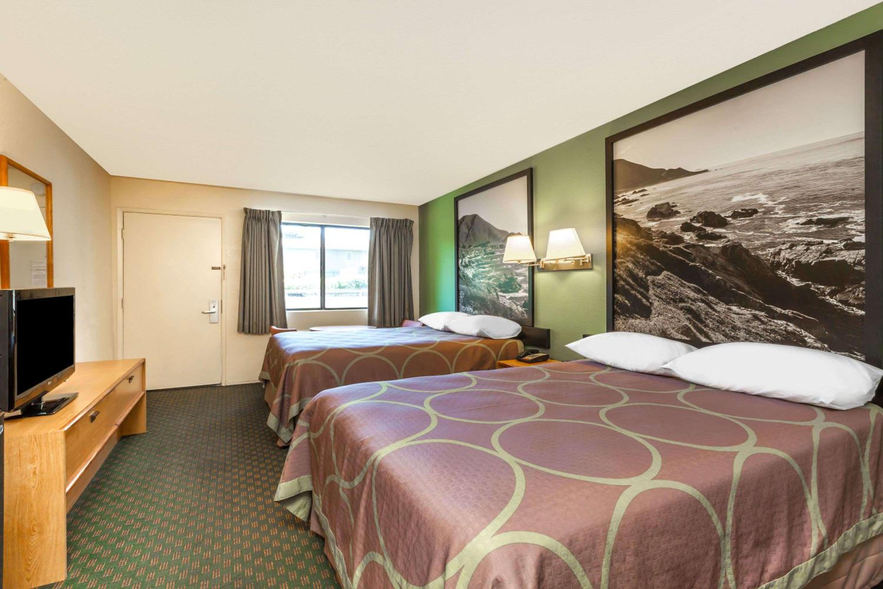 Double Room with Two Double Beds - Non-Smoking - Photo 2