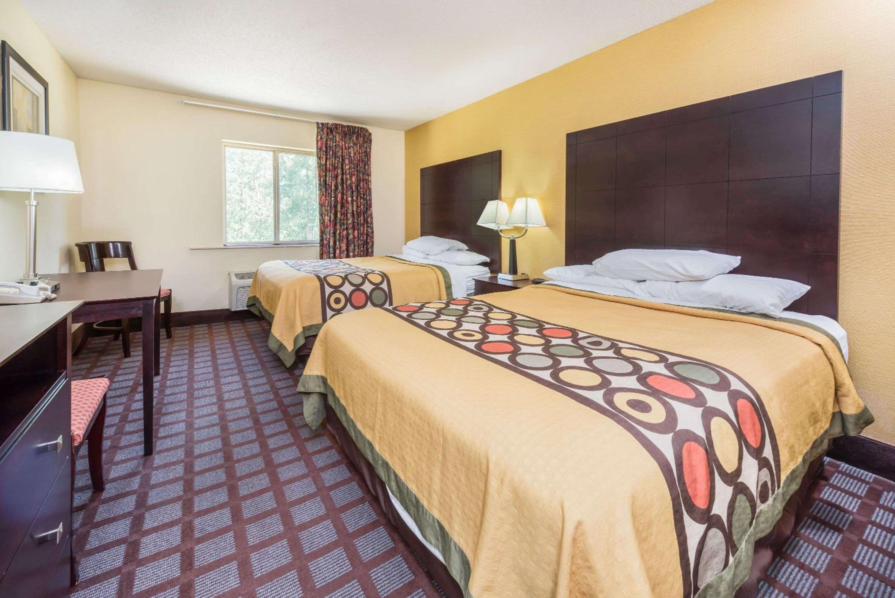 Queen Room with Two Queen Beds - Non-Smoking - Photo 1