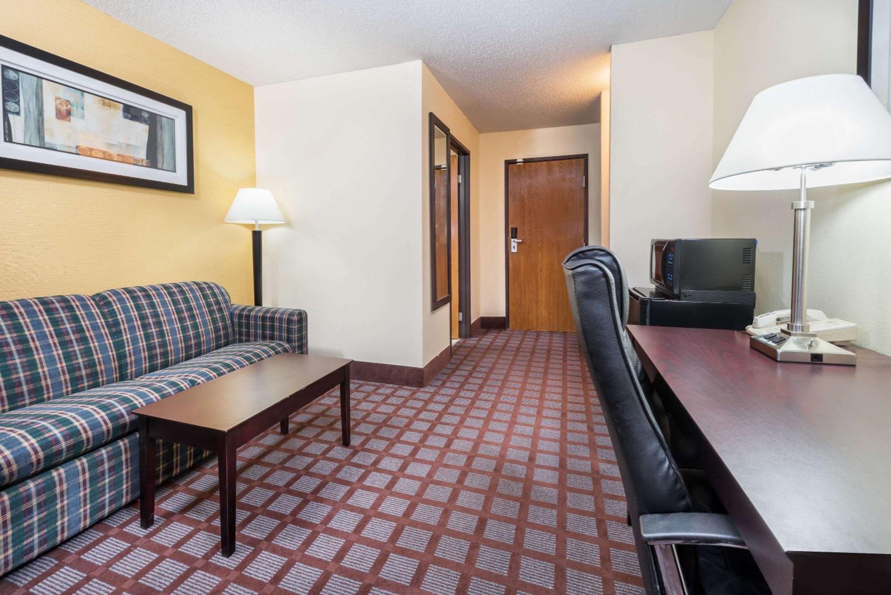 Studio King Suite - Non-Smoking - Photo 1