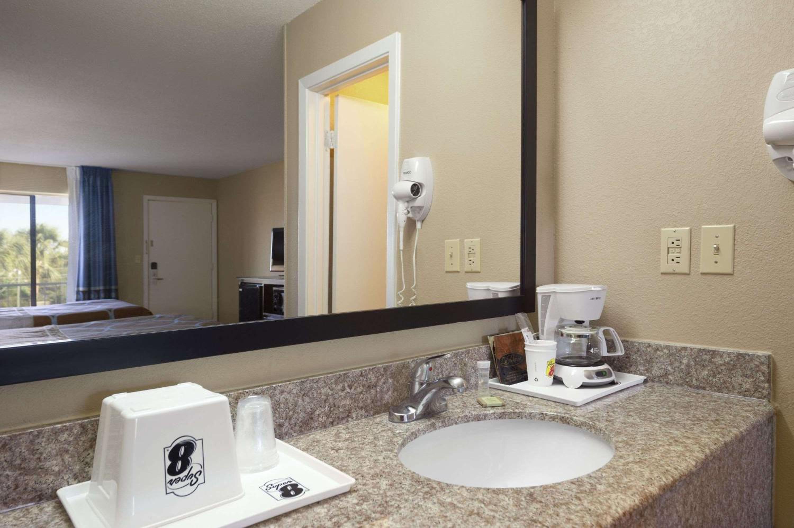 Double Room - Disability Access/Non-Smoking photo 3