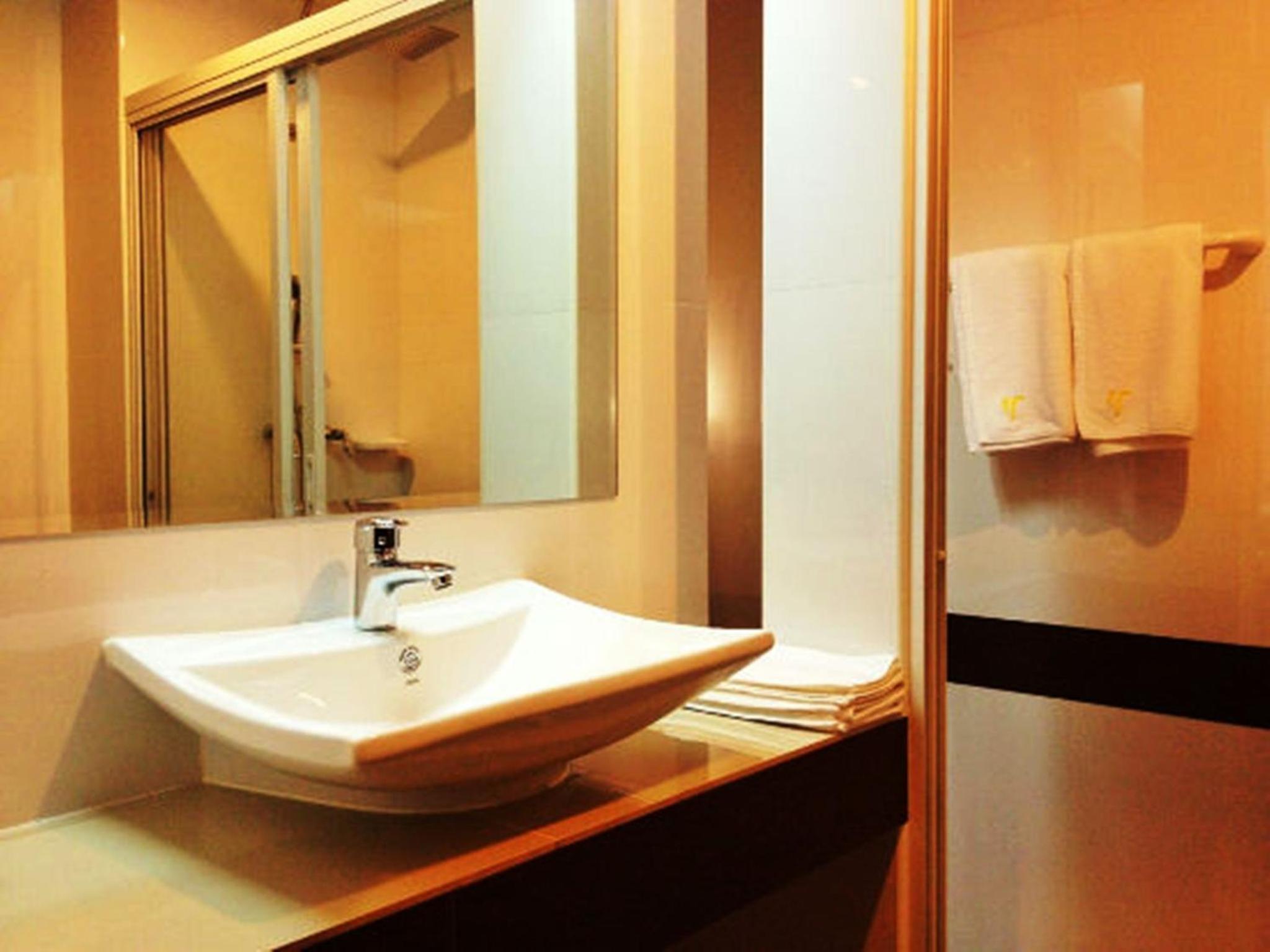 Deluxe Double or Twin Room - Photo 5