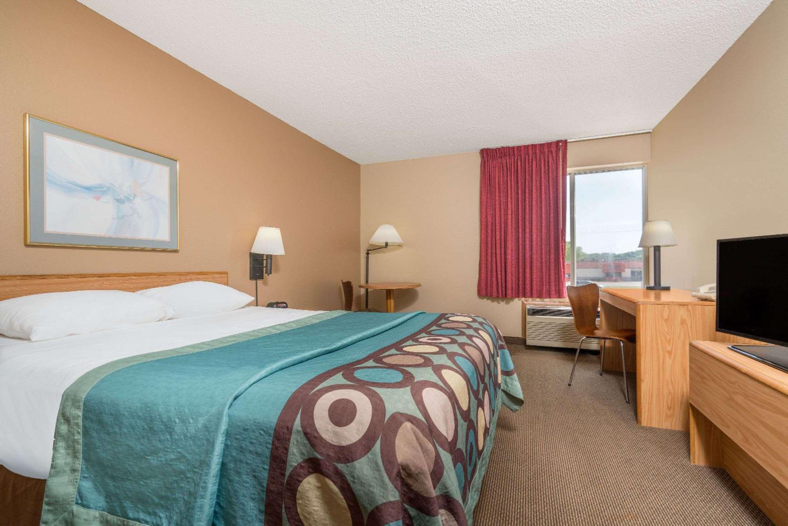 King Room - Non-Smoking - Photo 1