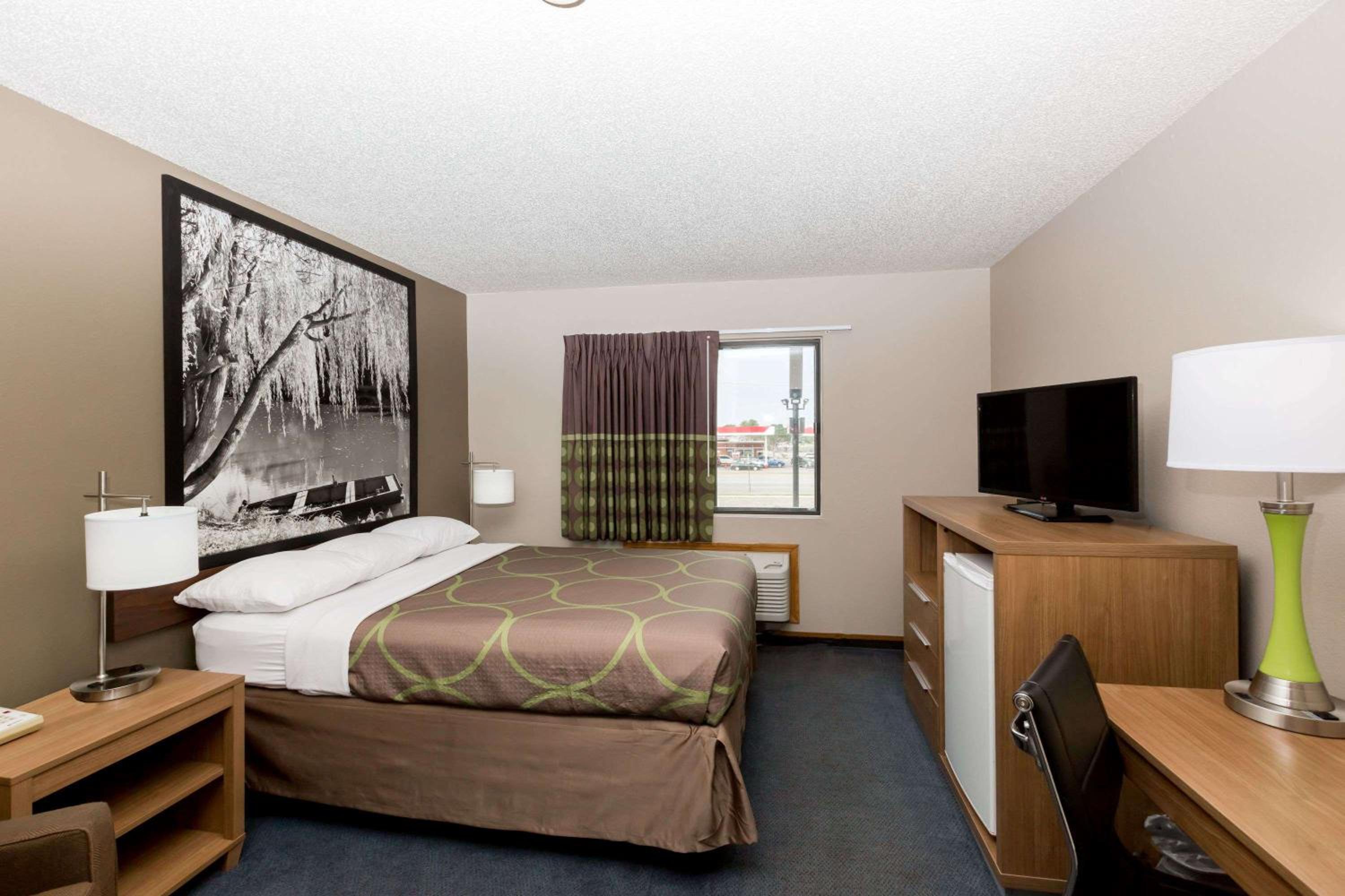 King Room - Non-Smoking - Photo 1