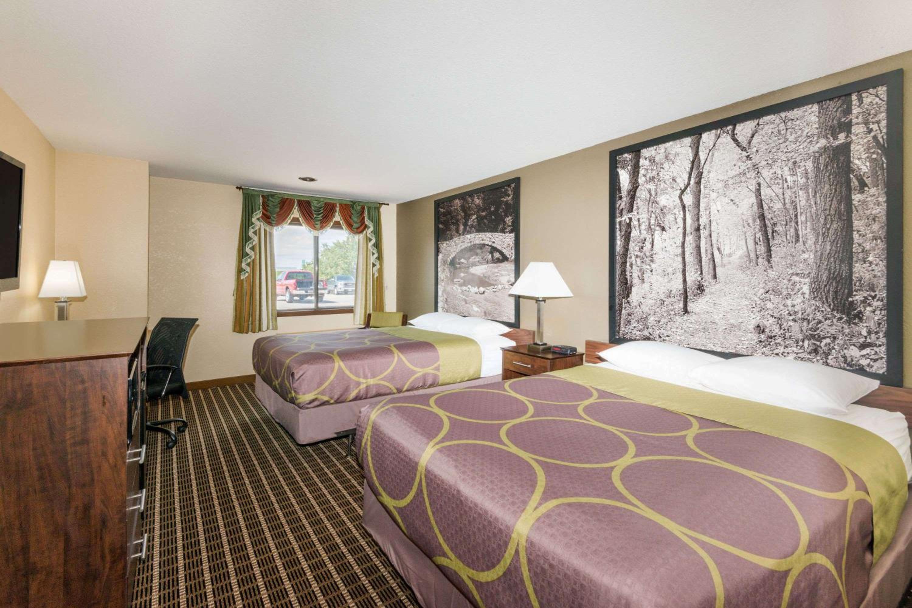 Standard Queen Room with Two Queen Beds - Non-Smoking photo 1