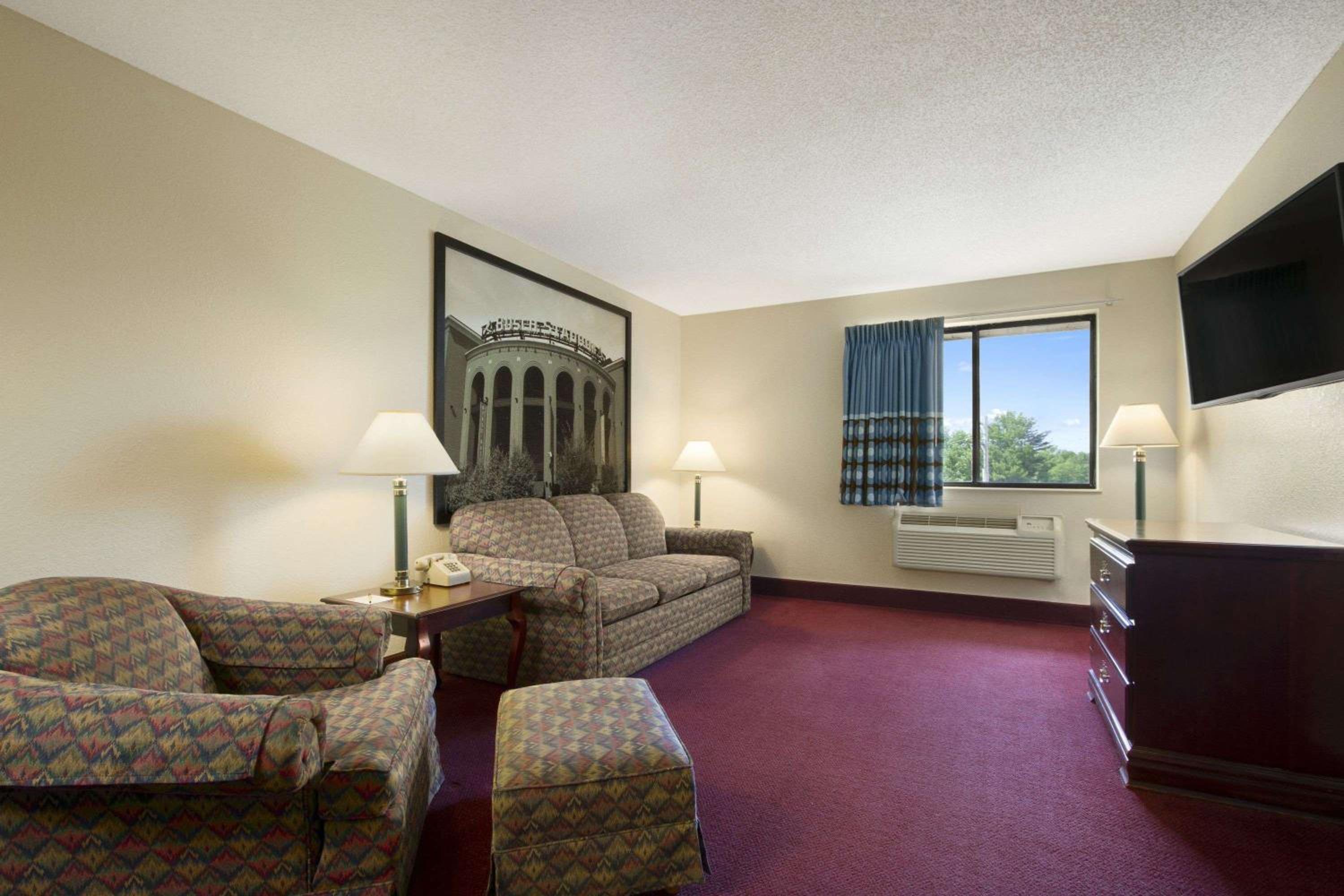 Deluxe King Studio Suite - Non-Smoking - Photo 5