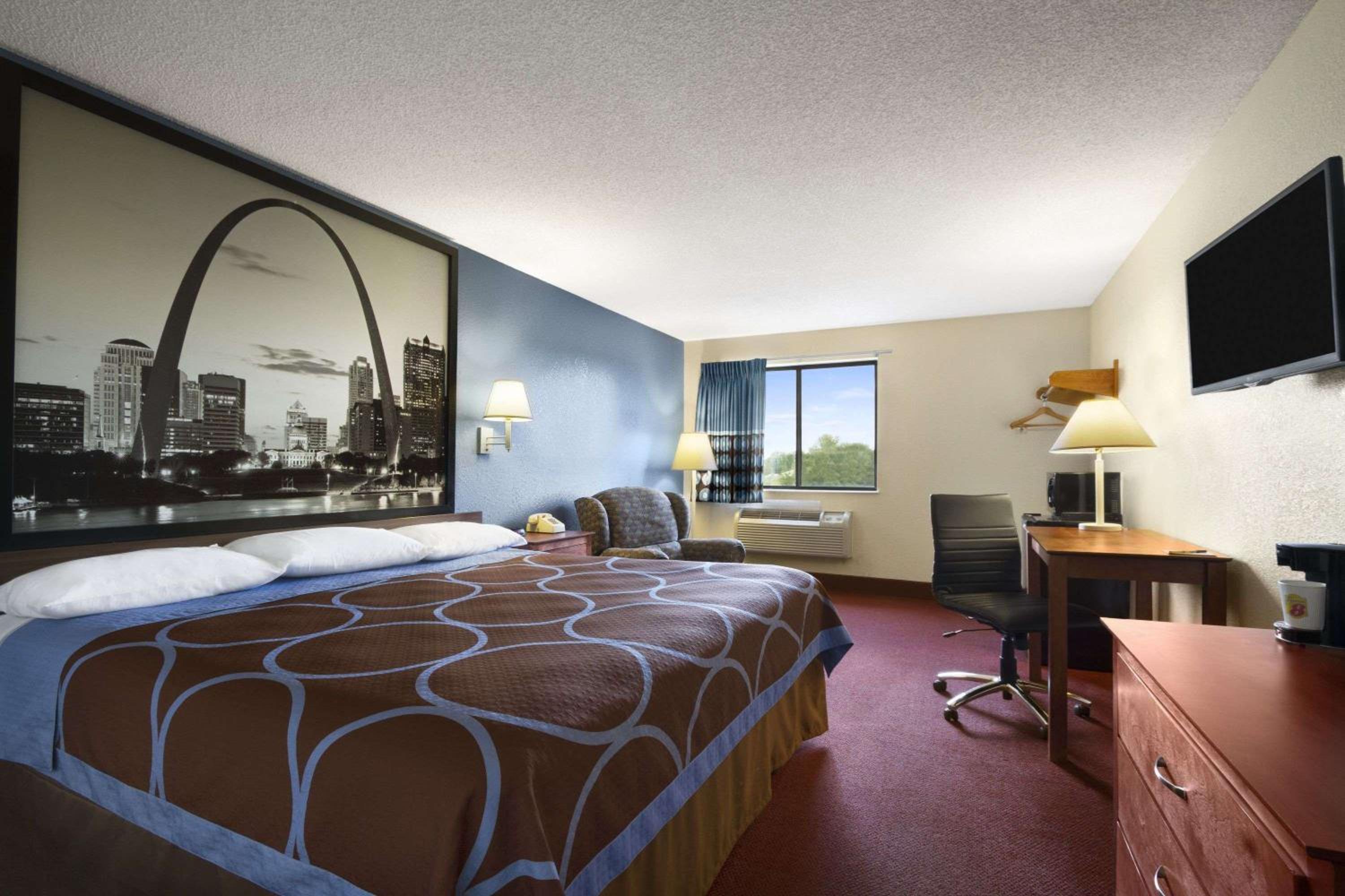 King Room - Non-Smoking - Photo 4