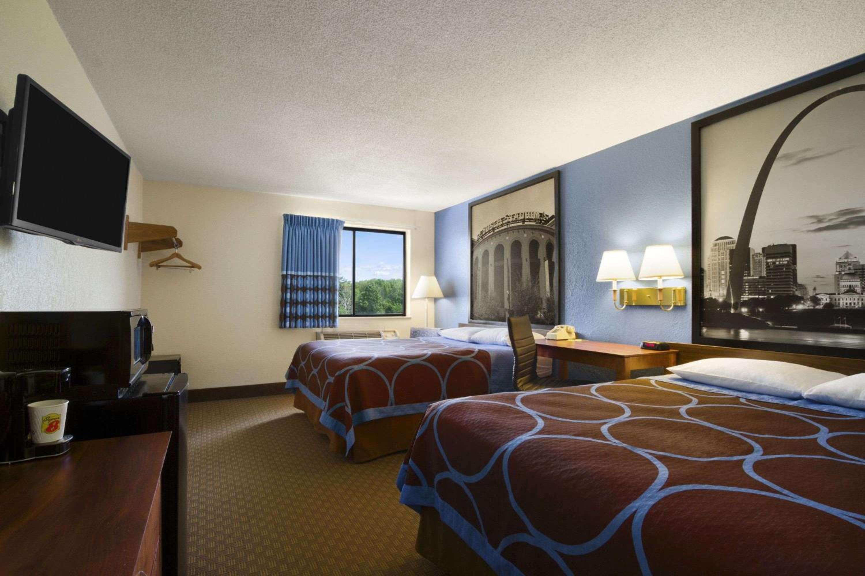 Double Room with Two Double Beds - Non-Smoking - Photo 2