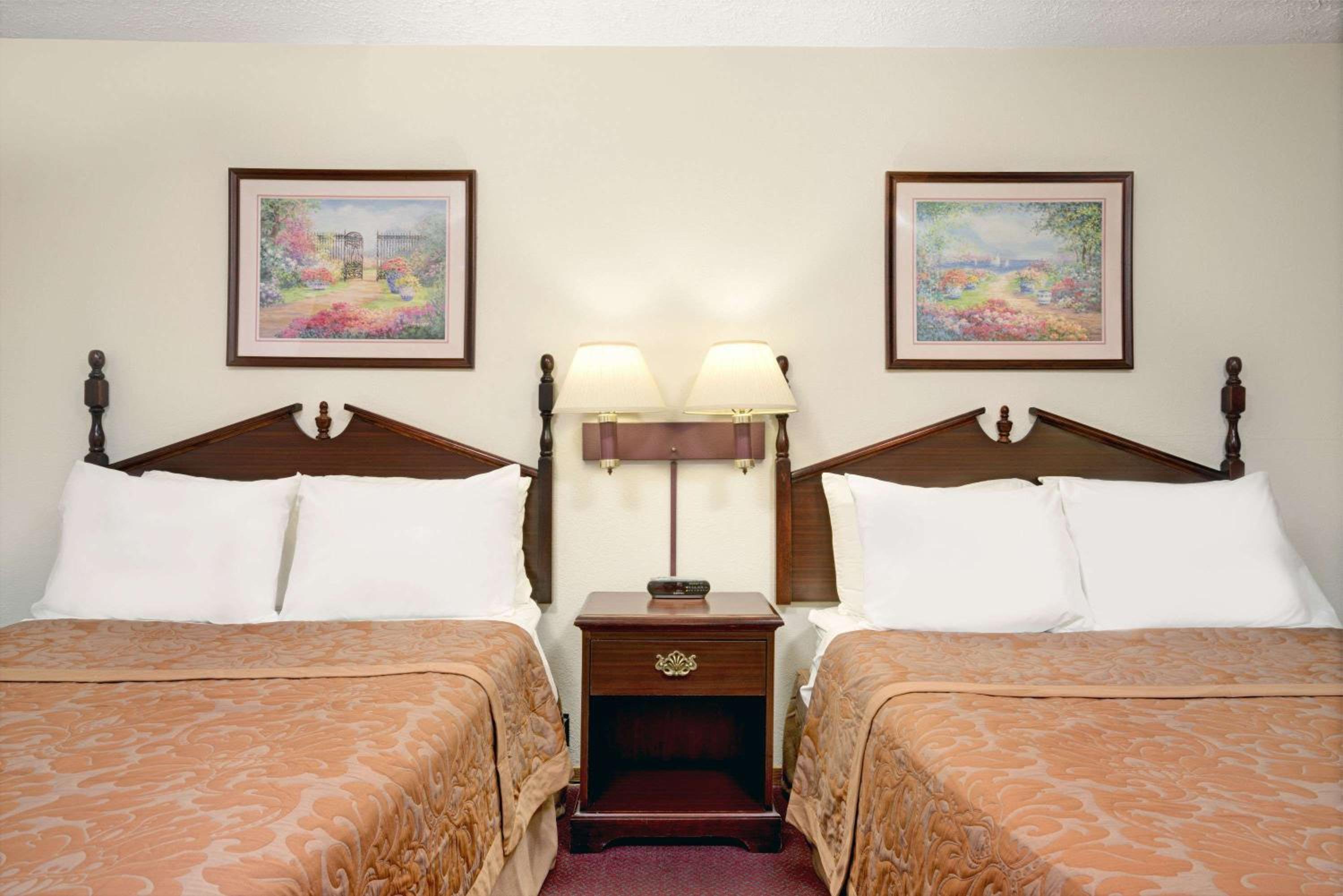 Deluxe Double Room with Two Double Beds - Non-Smoking - Photo 1
