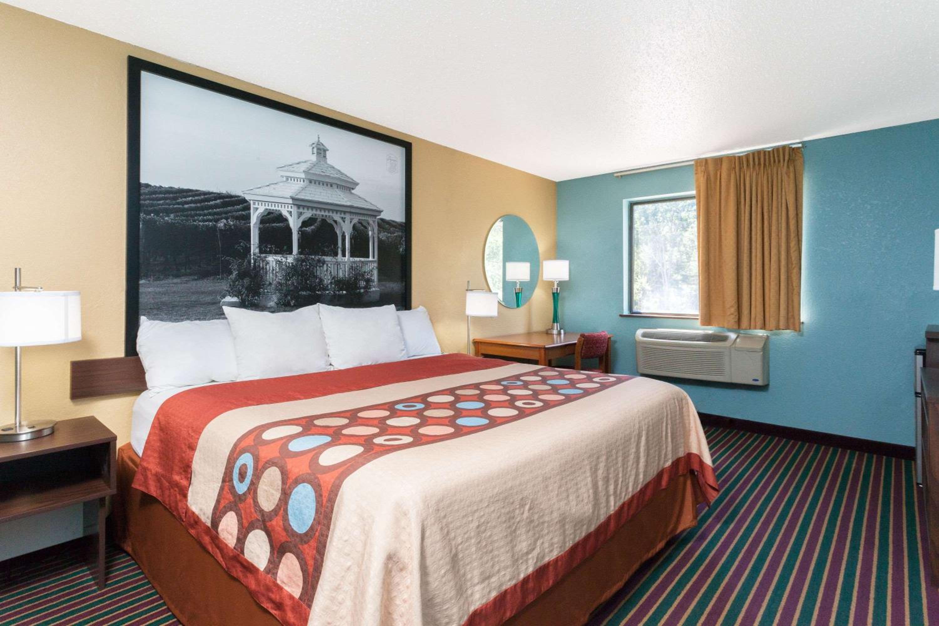 King Room - Non-Smoking photo 2