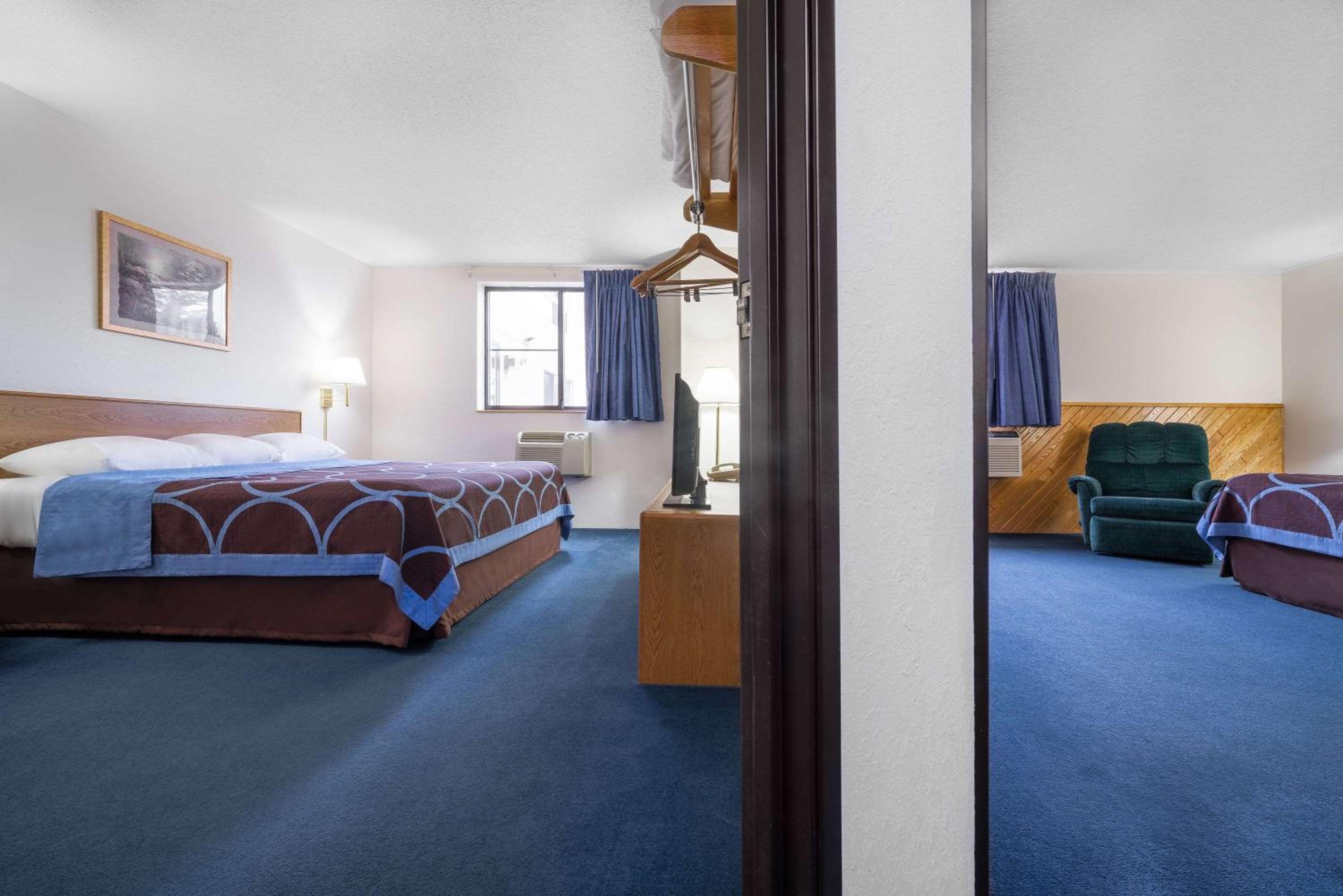 Queen Room - Disability Access - Photo 3