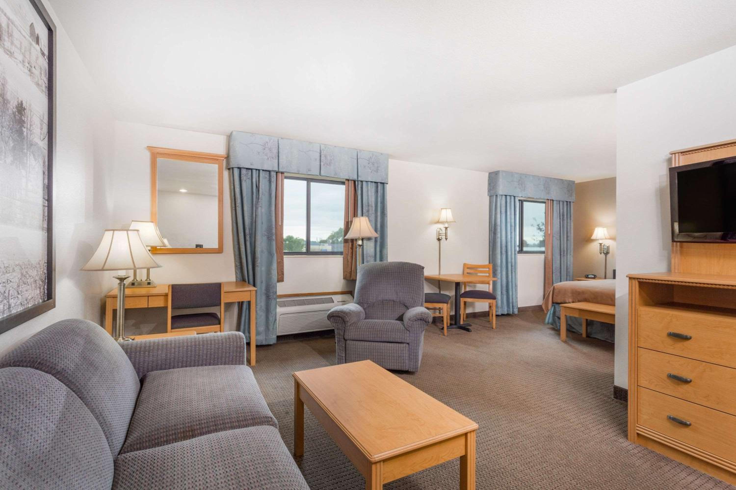 Executive King Suite - Non-Smoking photo 1