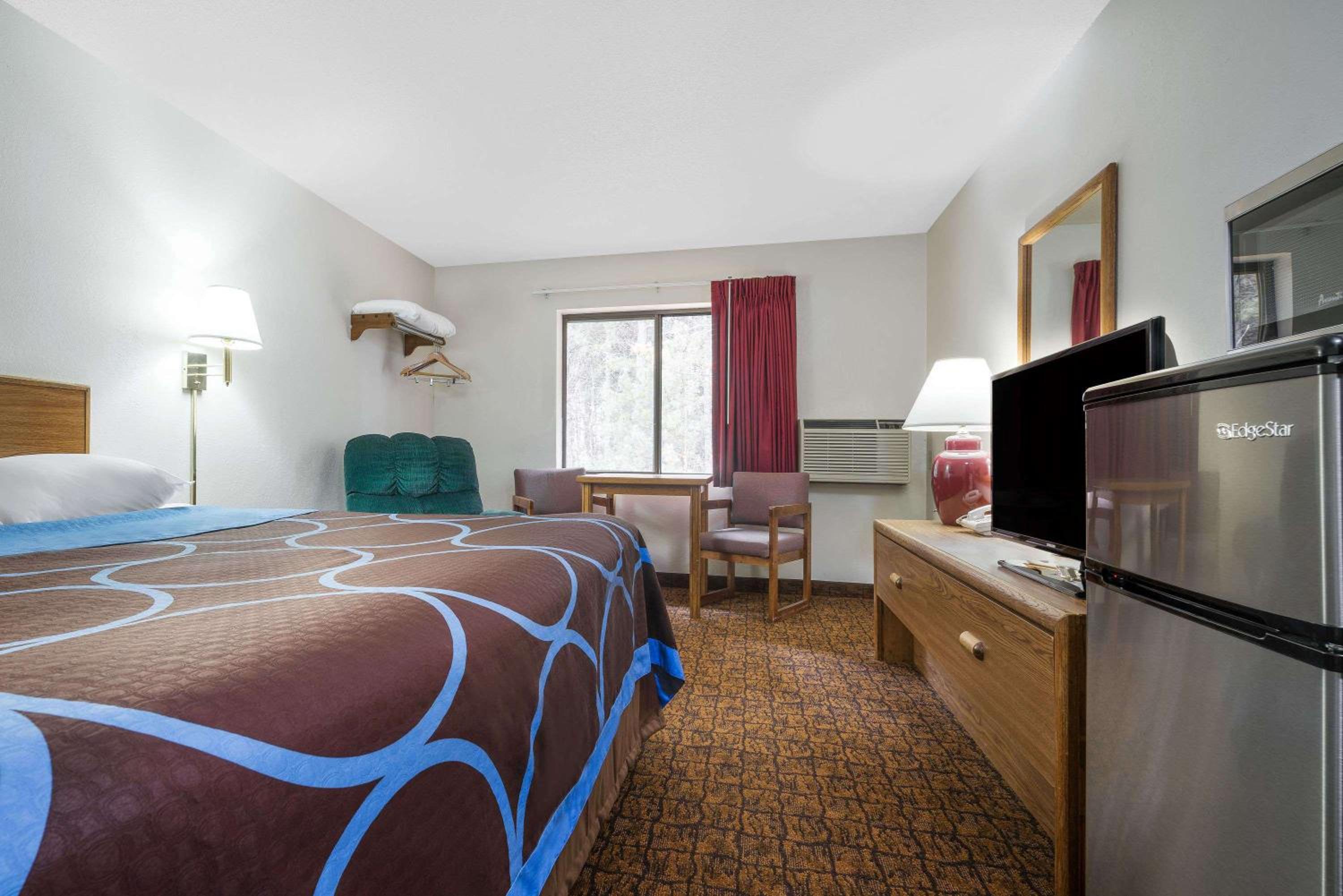 King Studio Suite - Non-Smoking - Photo 10
