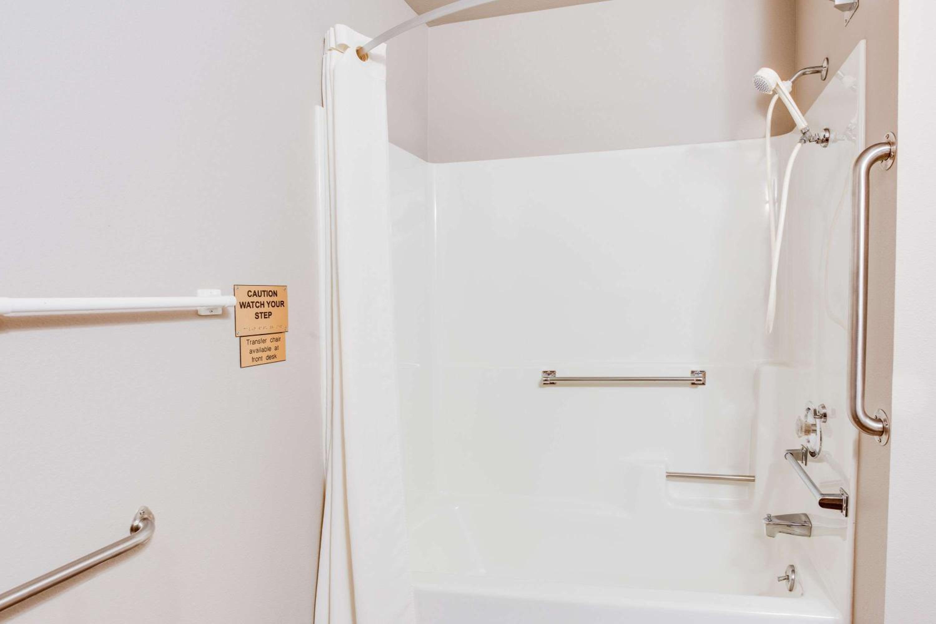 Queen Room - Disability Access/Non-Smoking - Photo 4