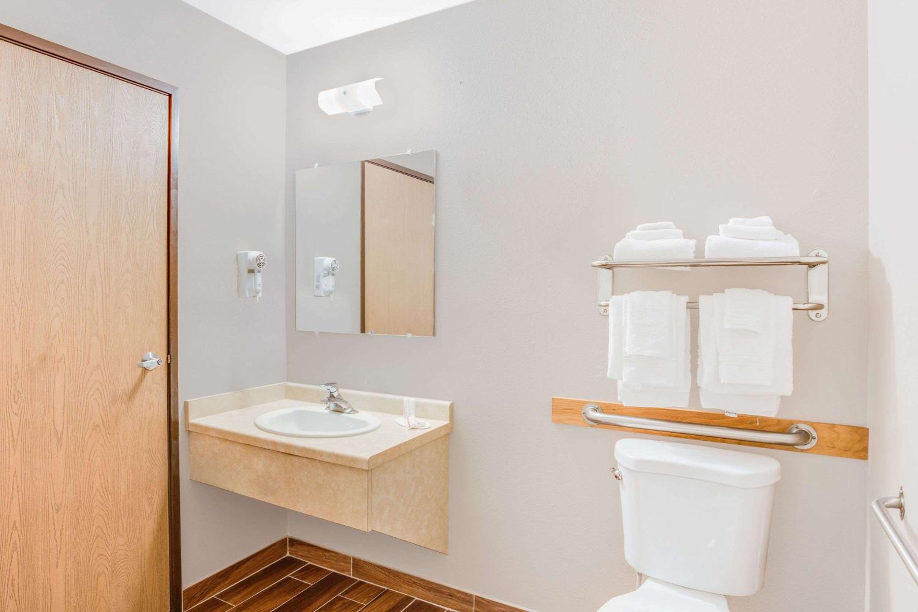 Queen Room - Disability Access/Non-Smoking - Photo 2