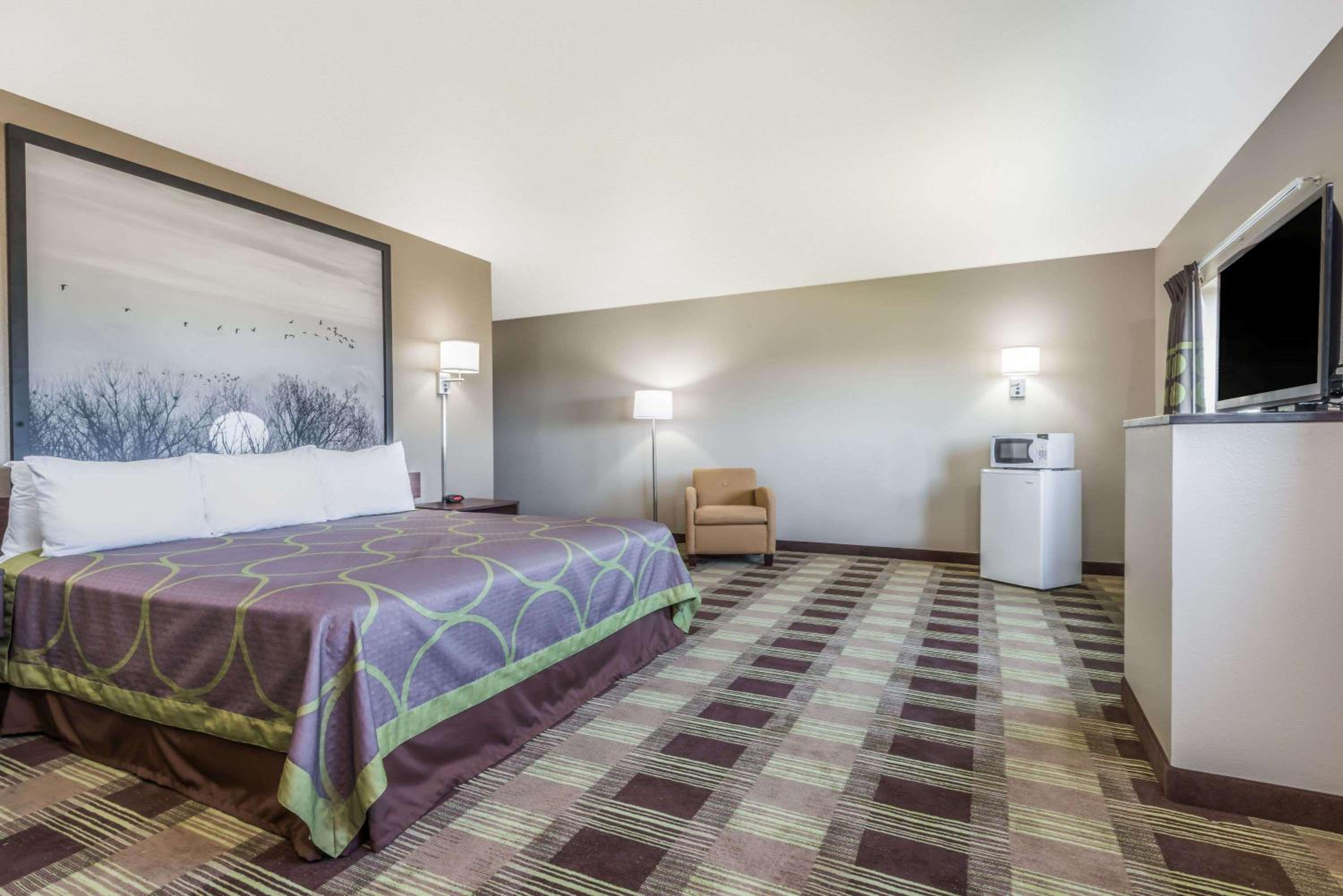 King Studio Suite - Non-Smoking - Photo 10