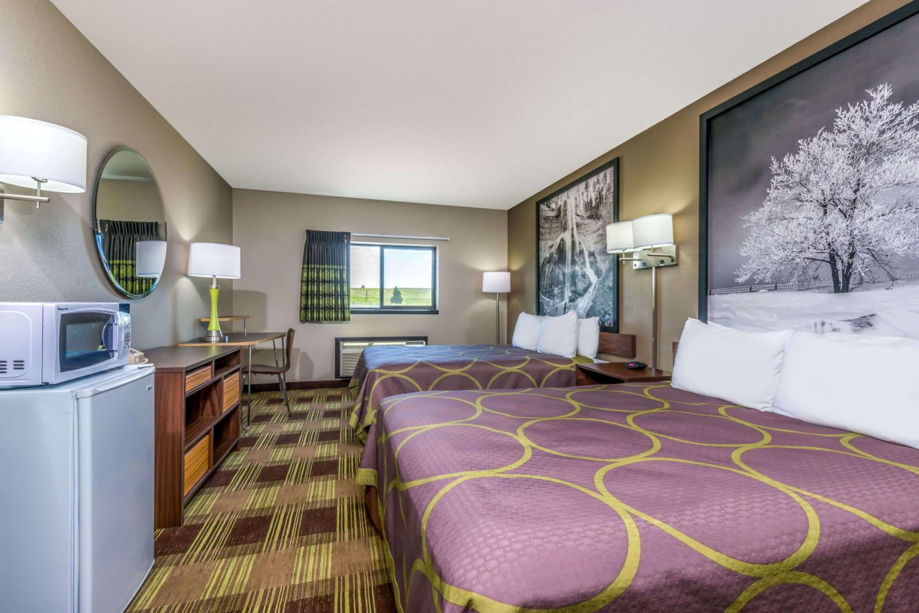 Queen Room with Four Queen Beds - Non-Smoking - Photo 7