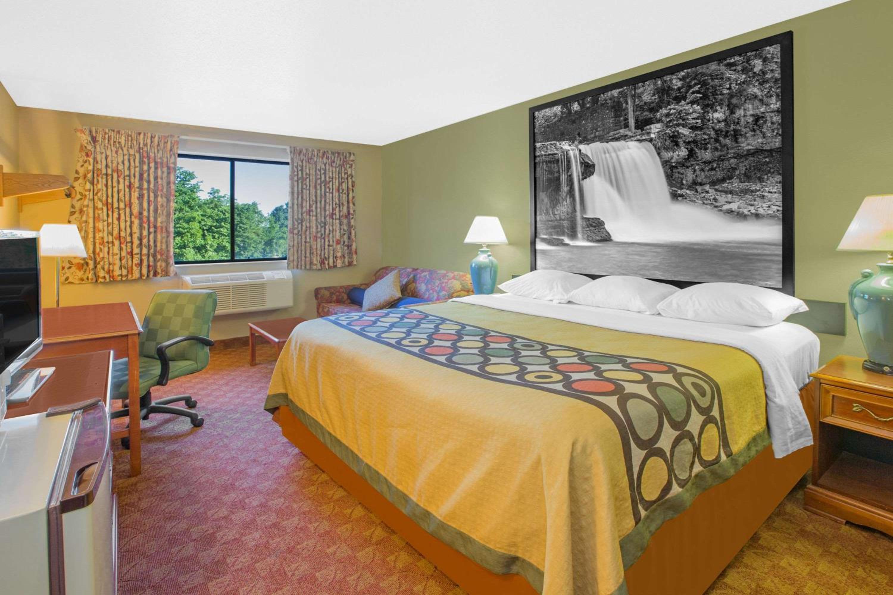 King Room - Non-Smoking - Photo 3