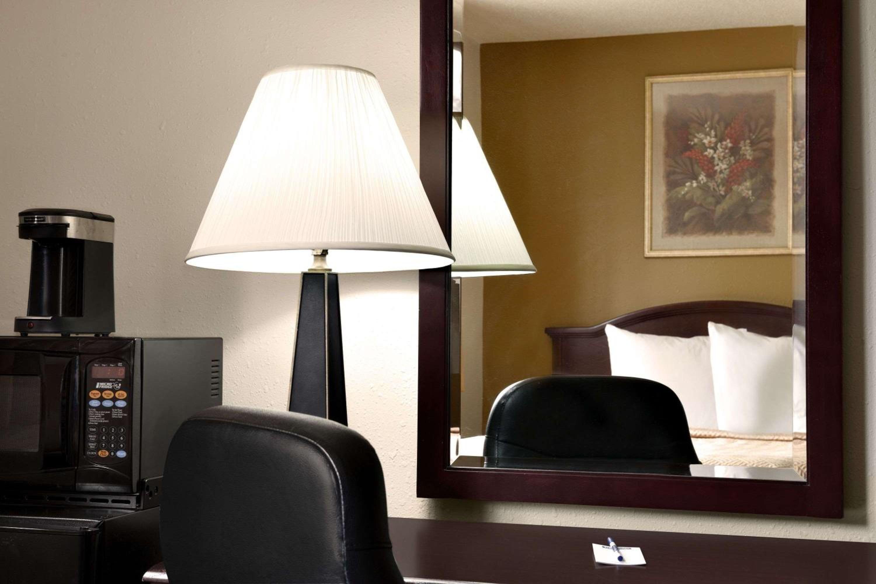 King Room- Non-Smoking/Upper Floor - Photo 2