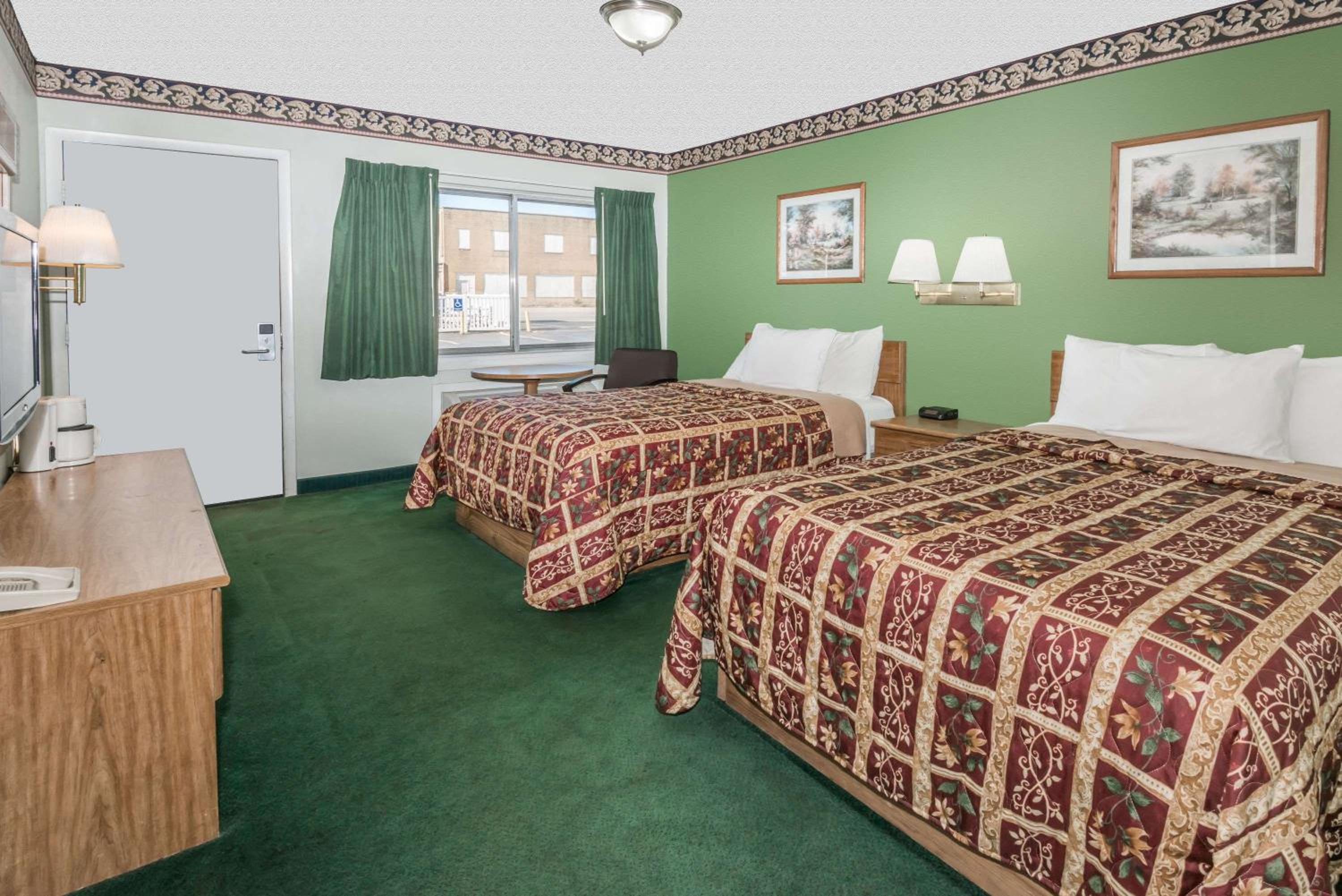 Queen Room with Two Queen Beds - Non-Smoking - Photo 1