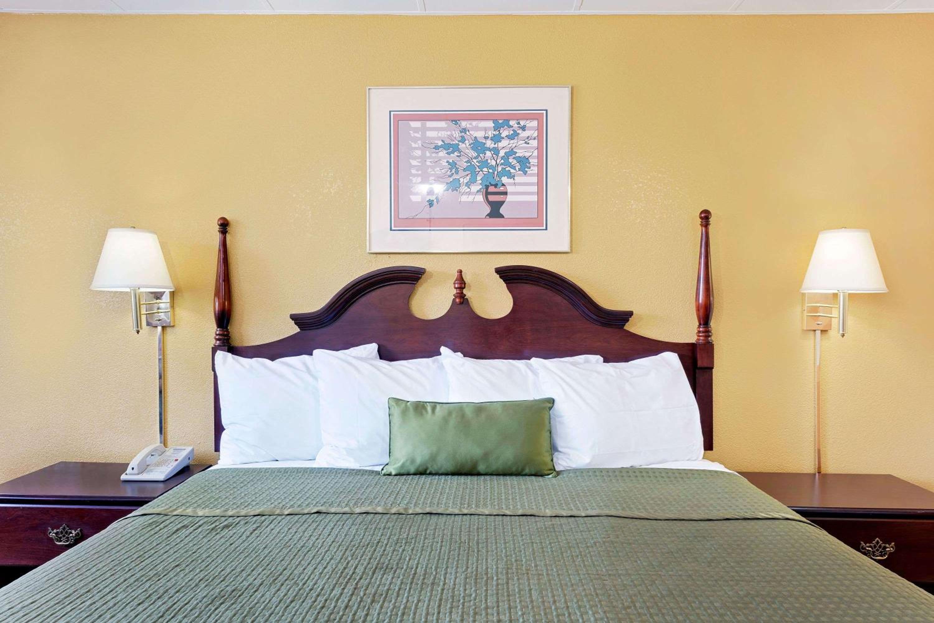 King Room - Non-Smoking photo 1