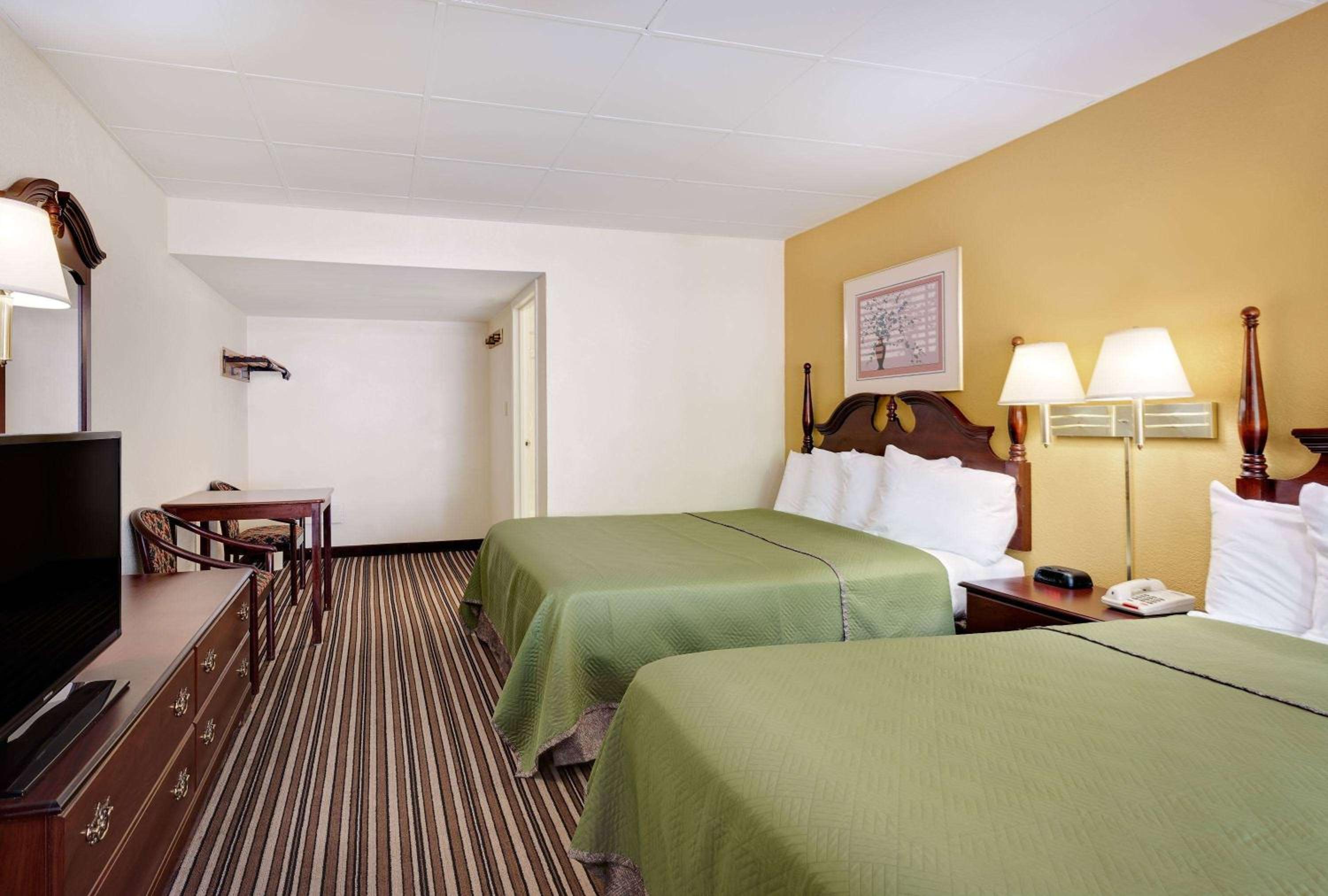 Queen Room with Two Queen Beds - Smoking photo 2