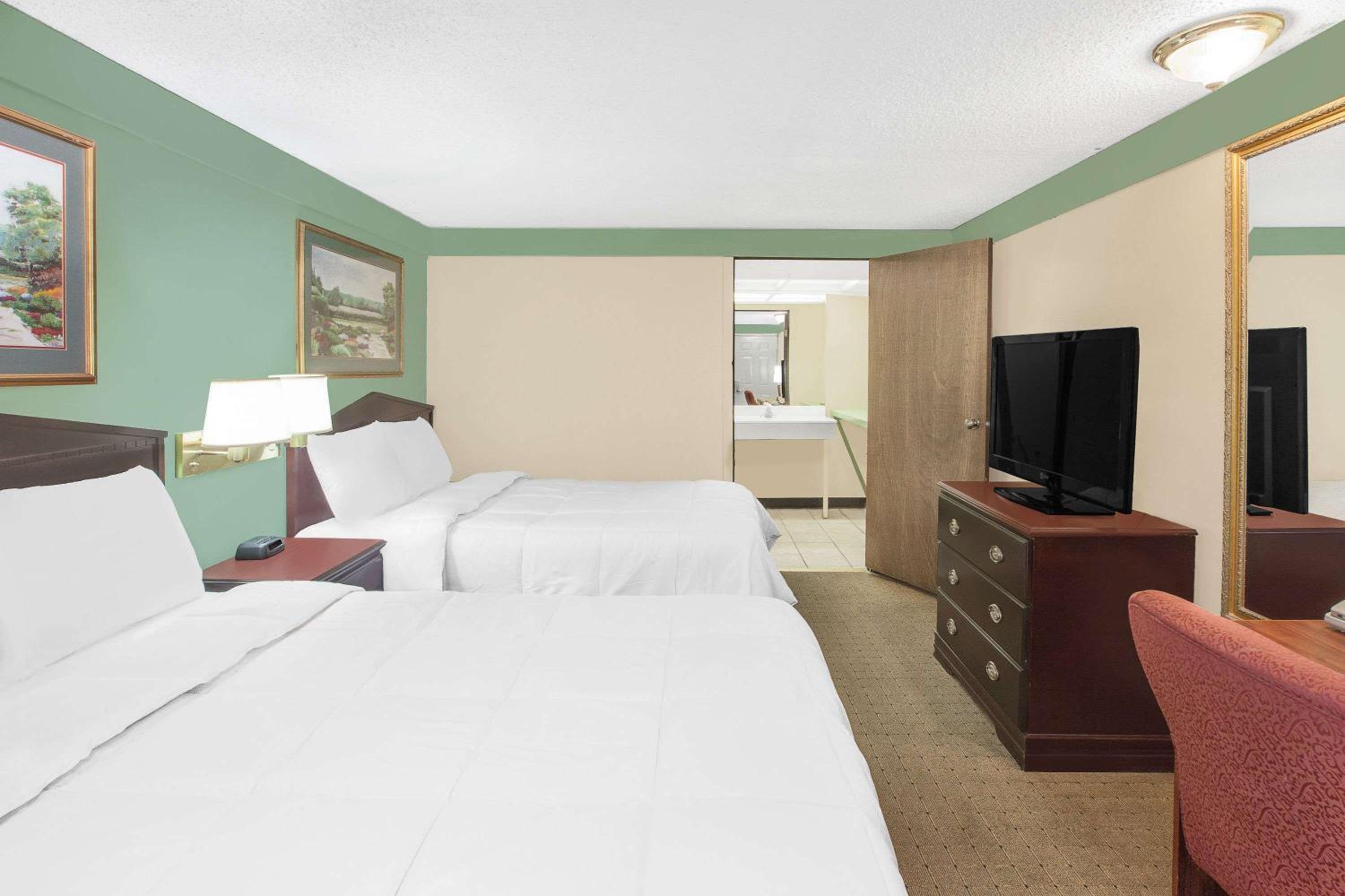 Queen Room - Photo 3
