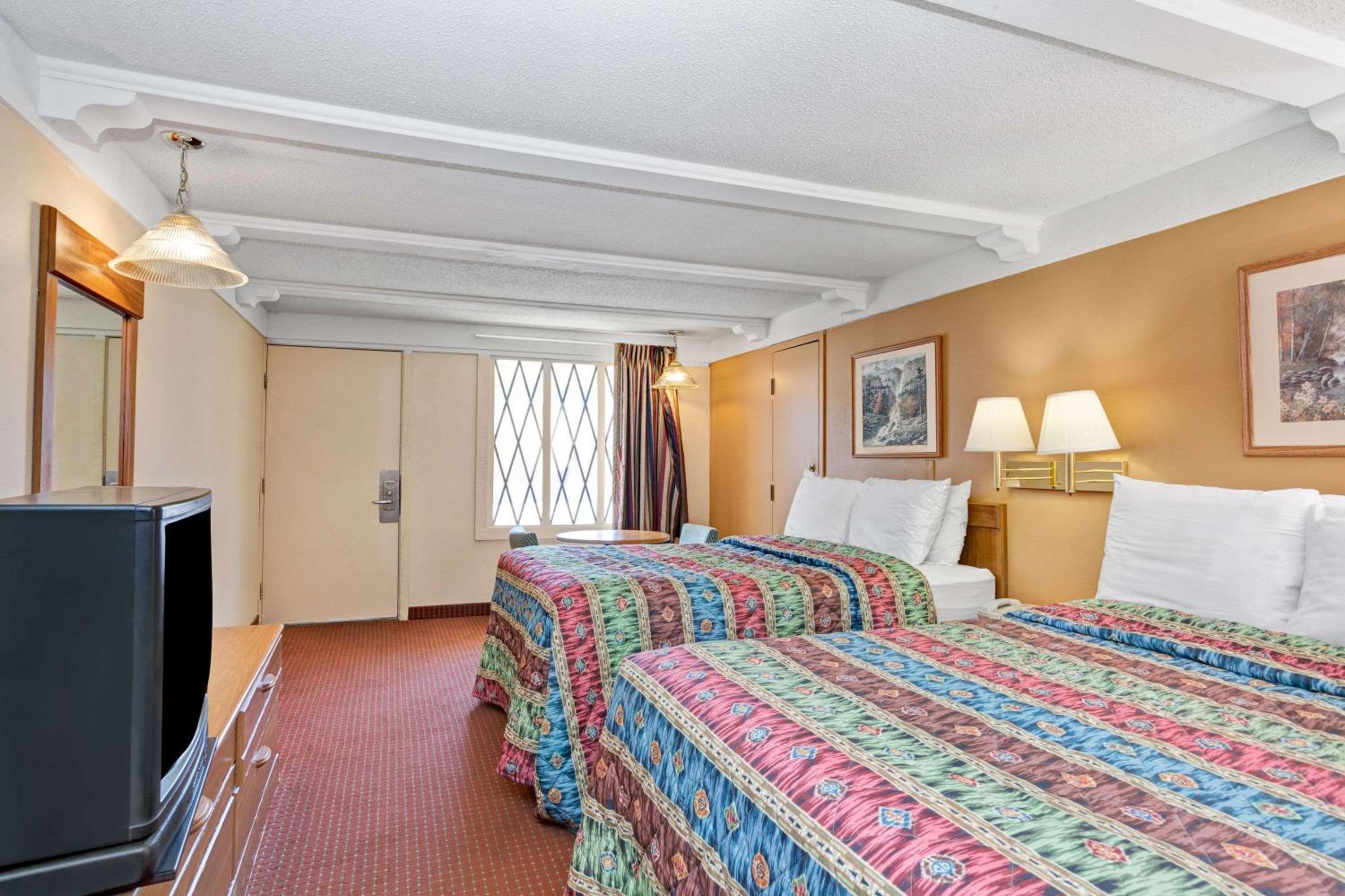 Double Room with Two Double Beds  - Non-Smoking - Photo 1