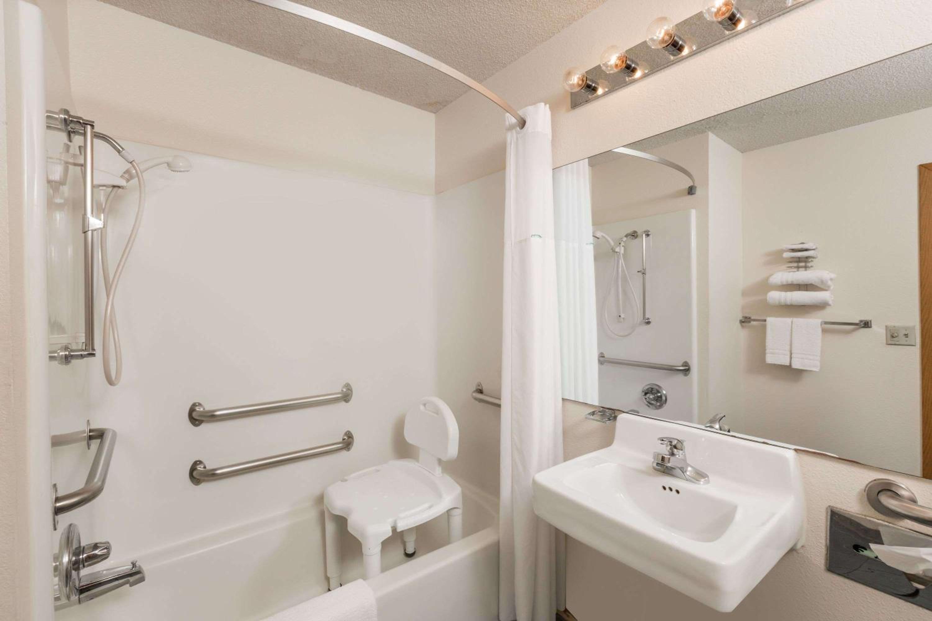 King Room - Disability Access/Non-Smoking - Photo 3