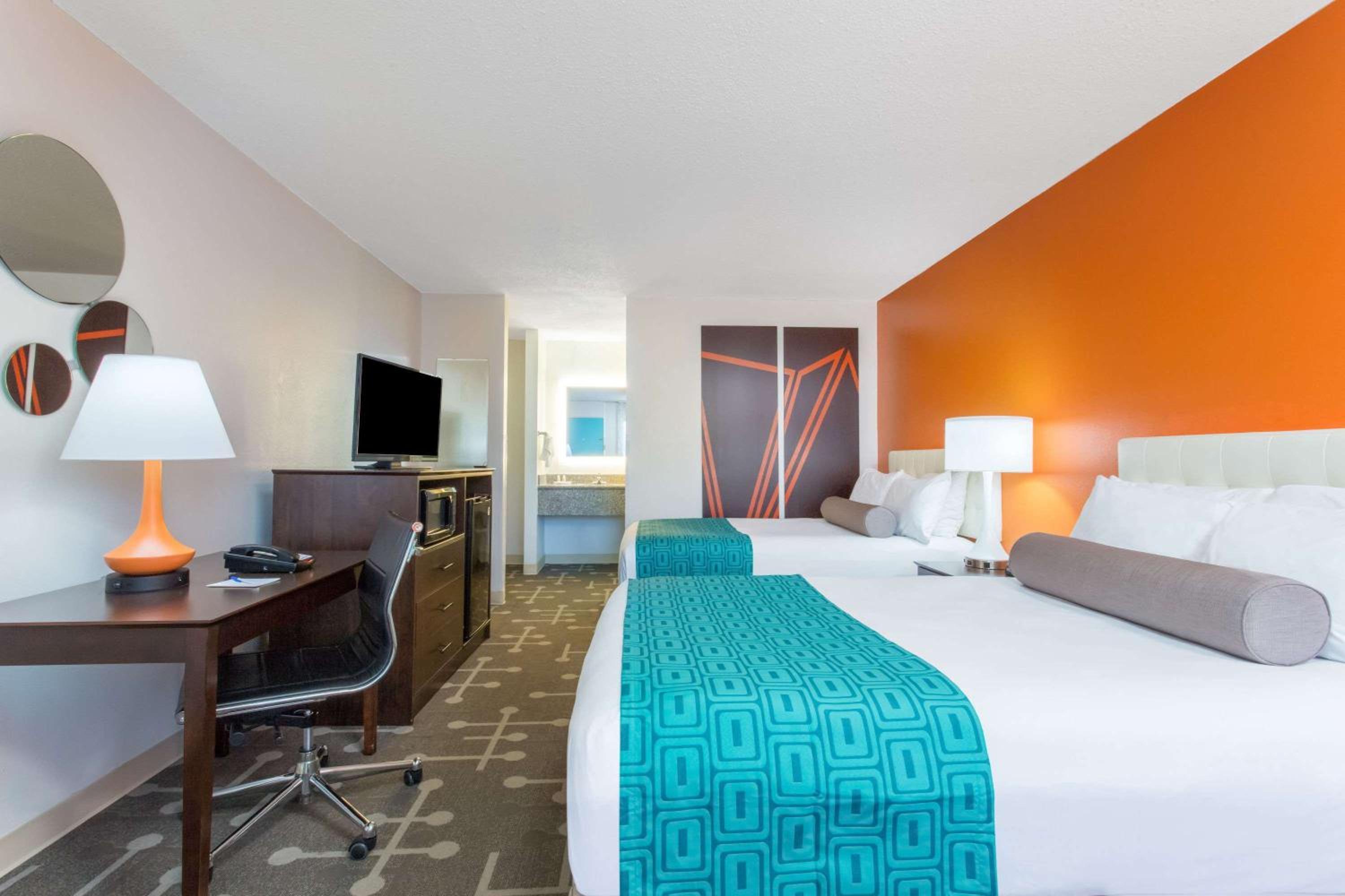 Double Room with Two Double Beds - Smoking - Photo 4