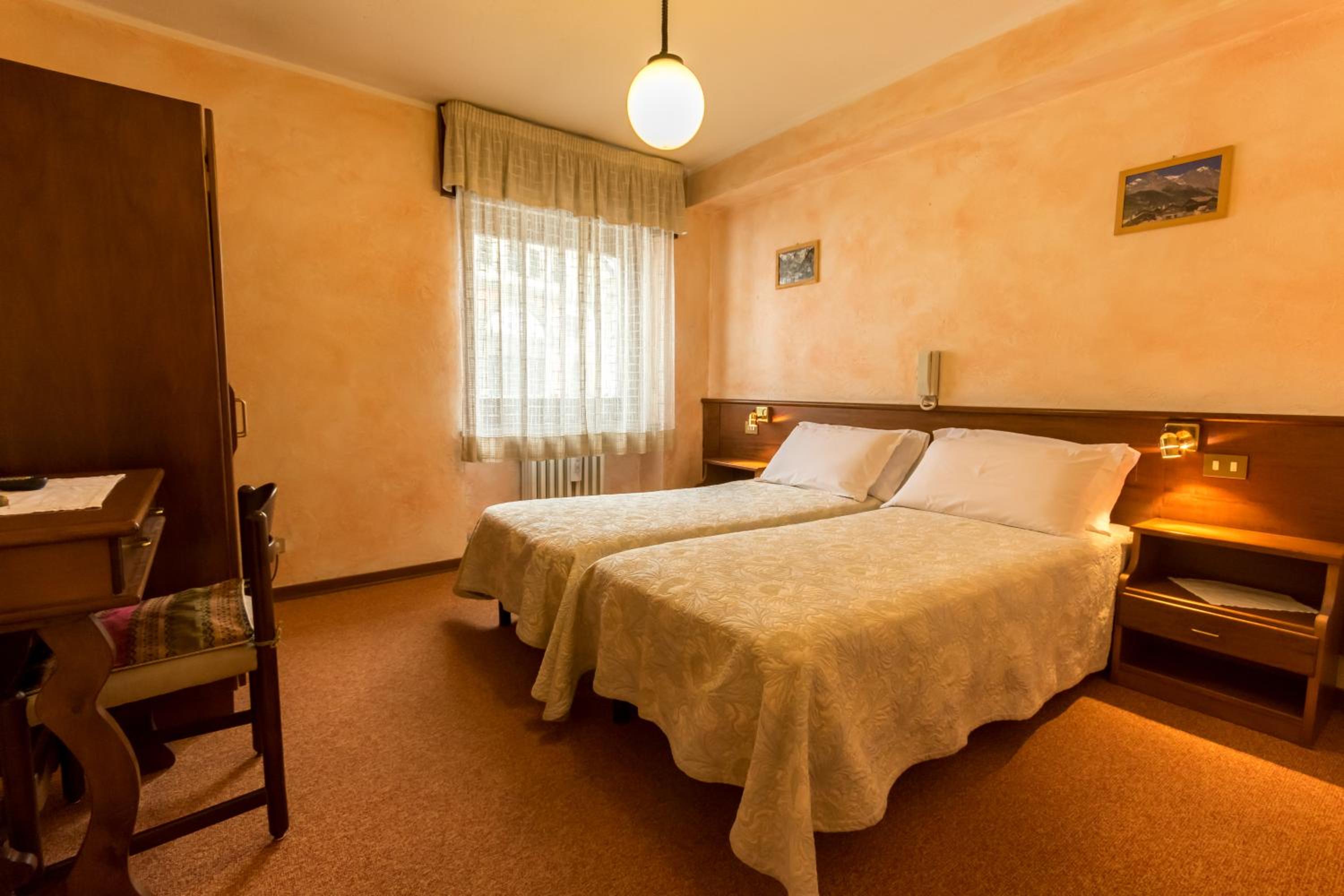 Double or Twin Room photo 3