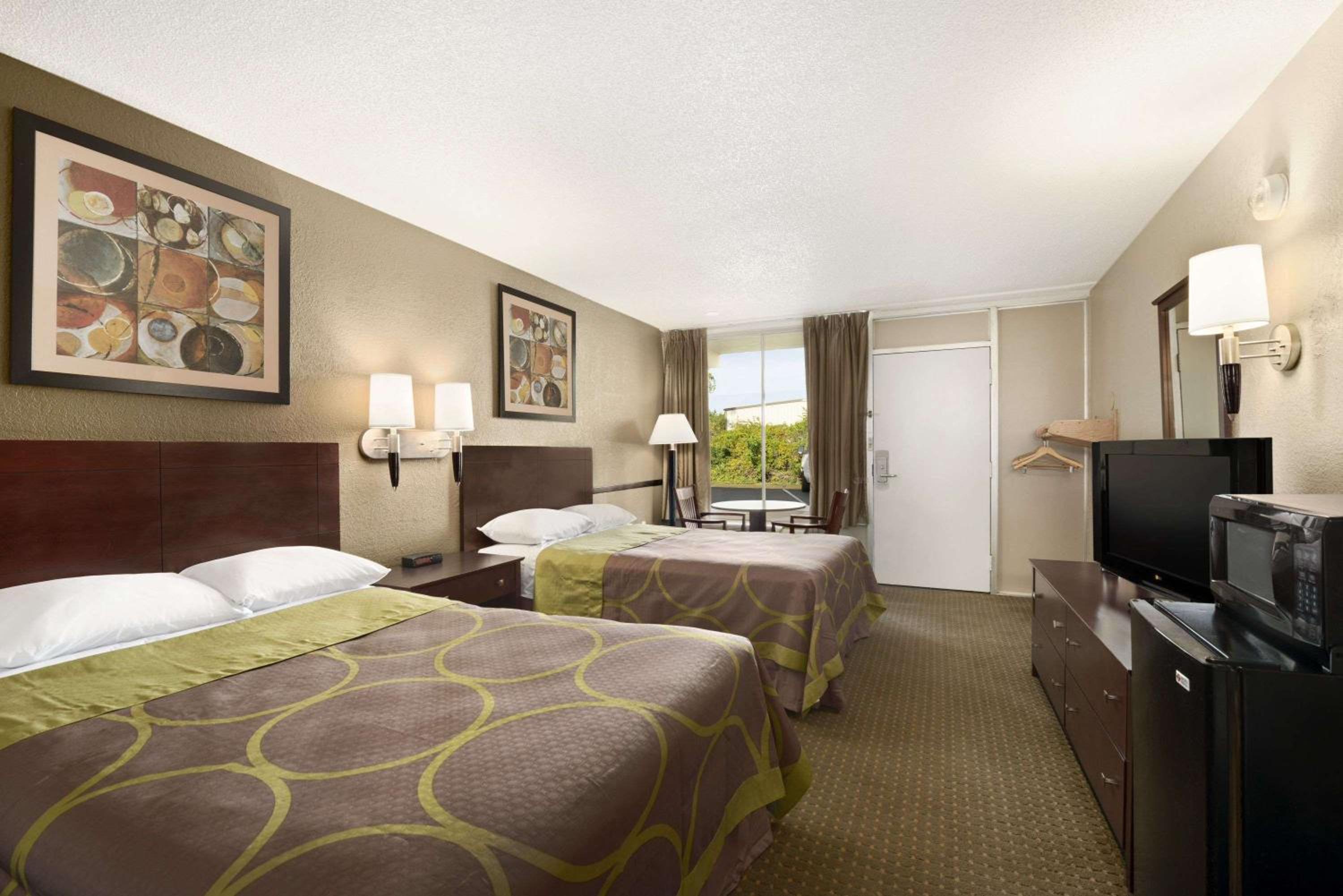 Super 8 by Wyndham Ormond Beach, Photo 2
