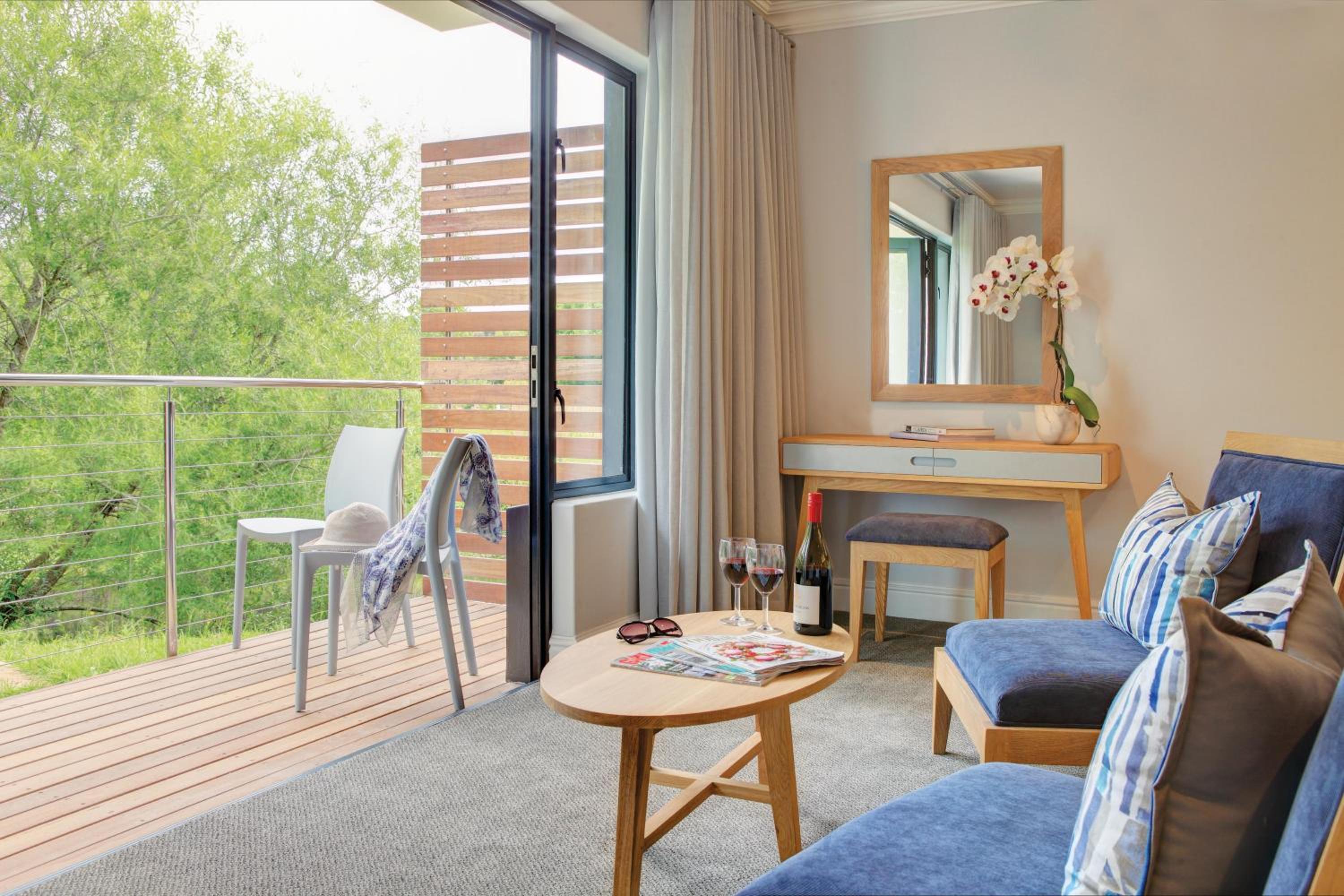 Superior Double or Twin Suite with Balcony - Photo 11