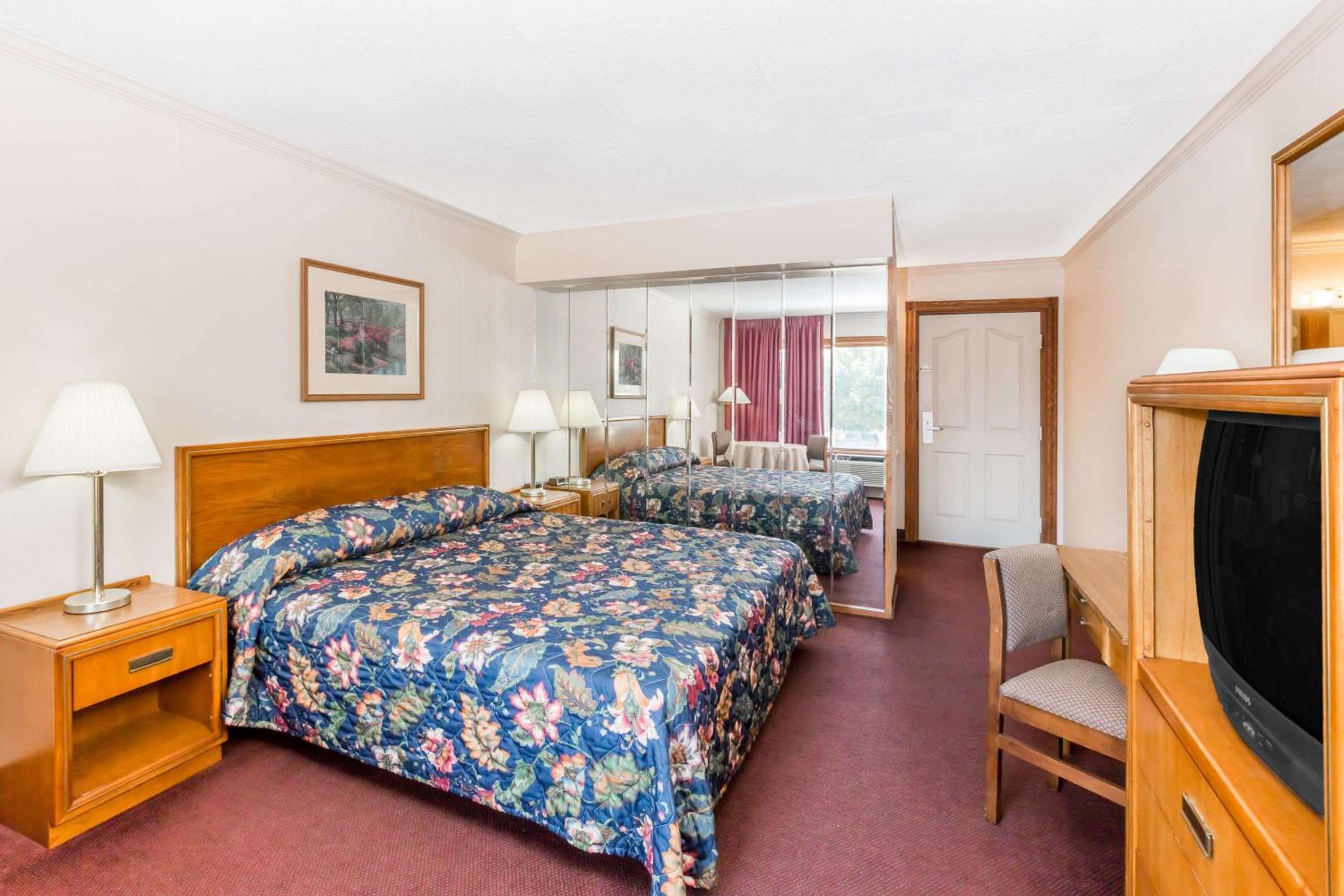 Double Room - Smoking - Photo 2