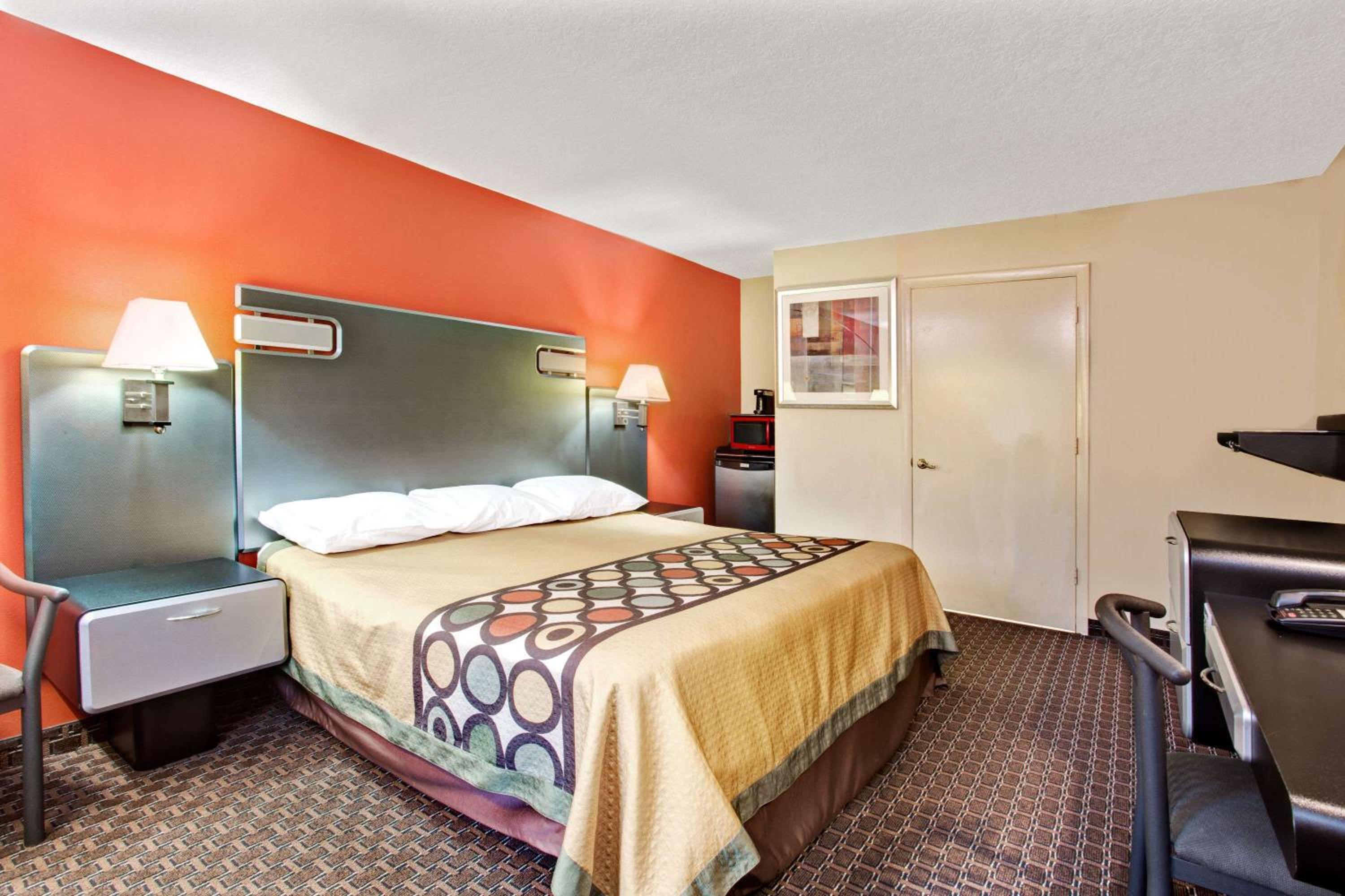 Super 8 by Wyndham Kissimmee/Maingate/Orlando Area, Photo 3