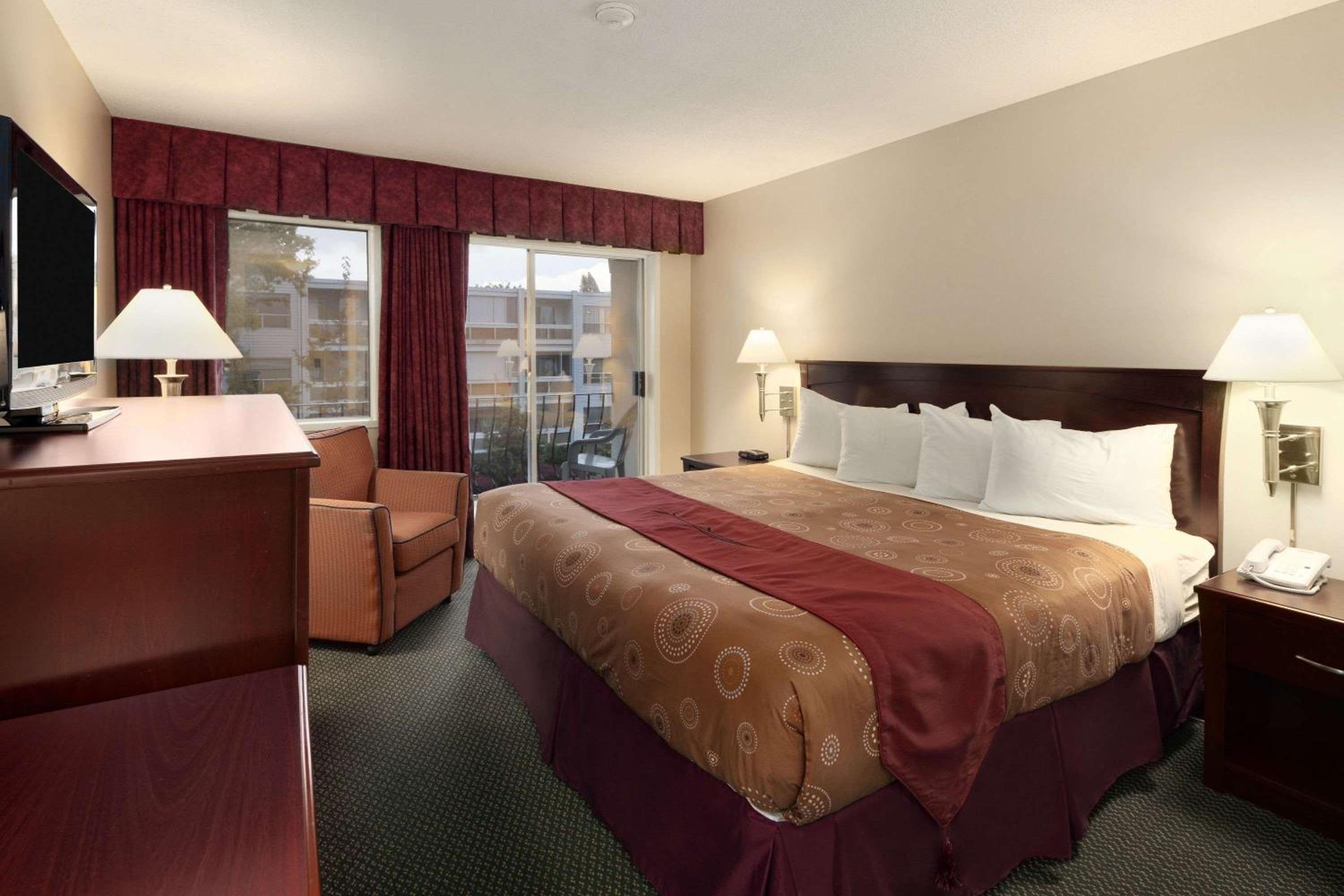 Queen Room with Sofa Bed - Non-Smoking - Photo 1