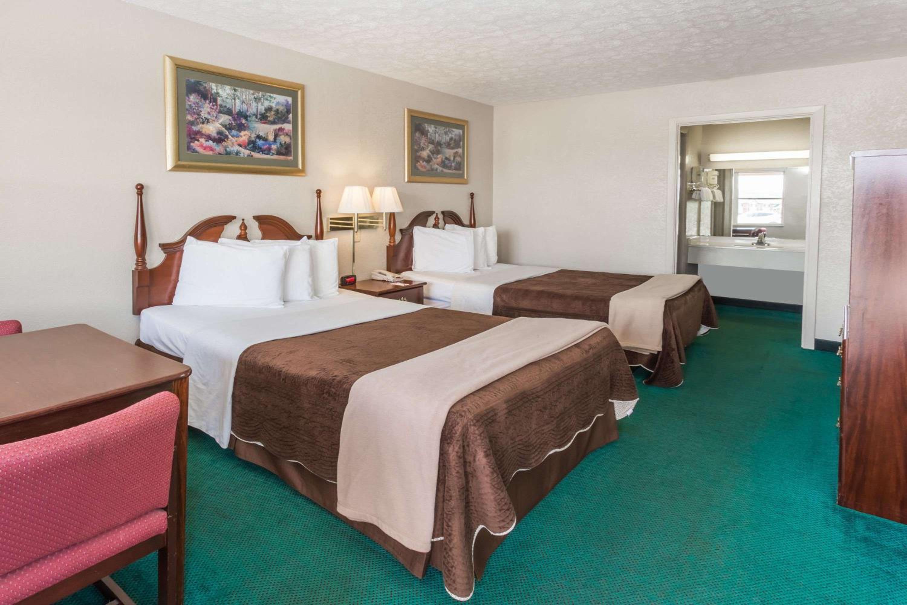 Double Room with Two Double Beds - Non-Smoking - Photo 10