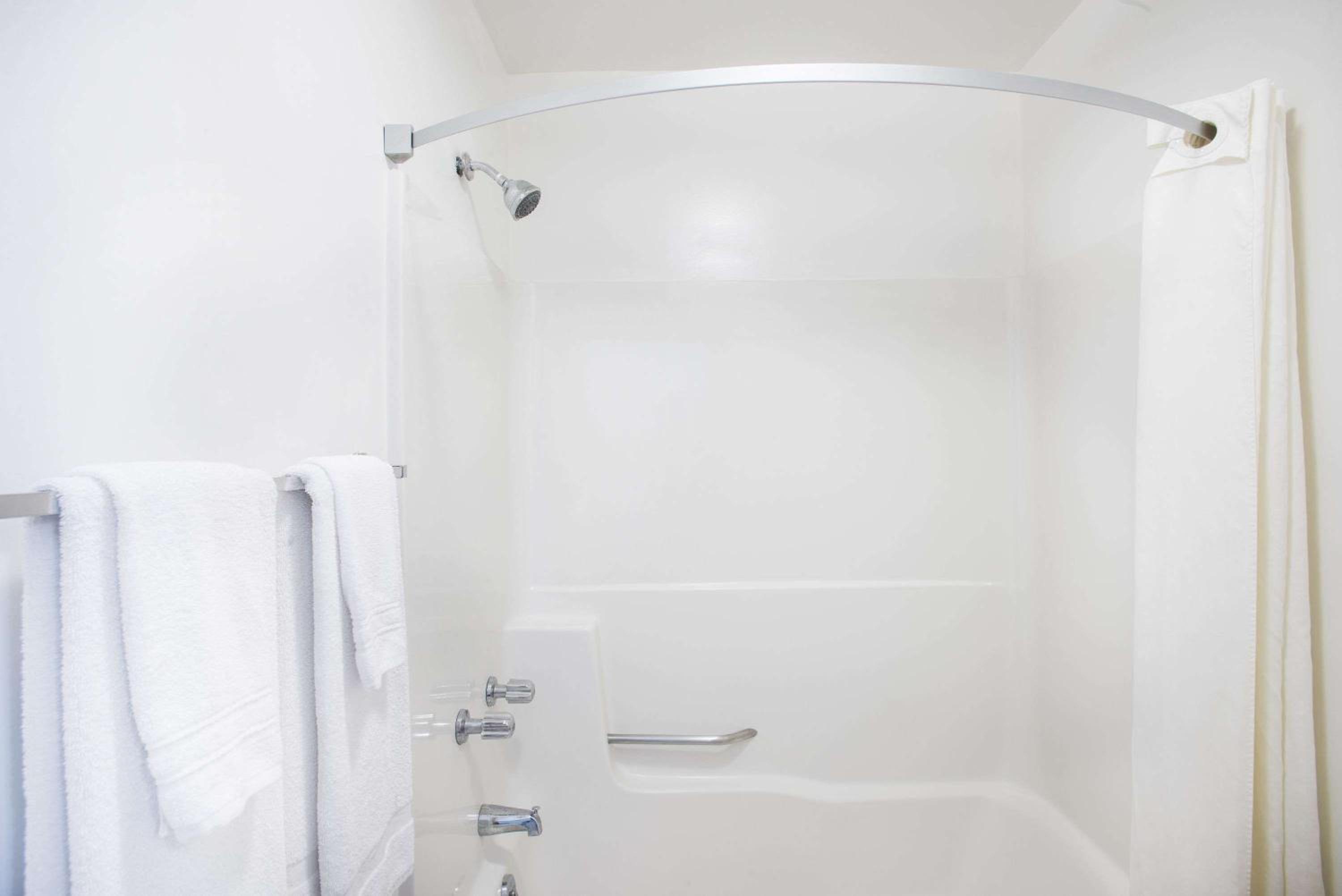 Deluxe Double Room with Two Double Beds - Non-Smoking photo 2