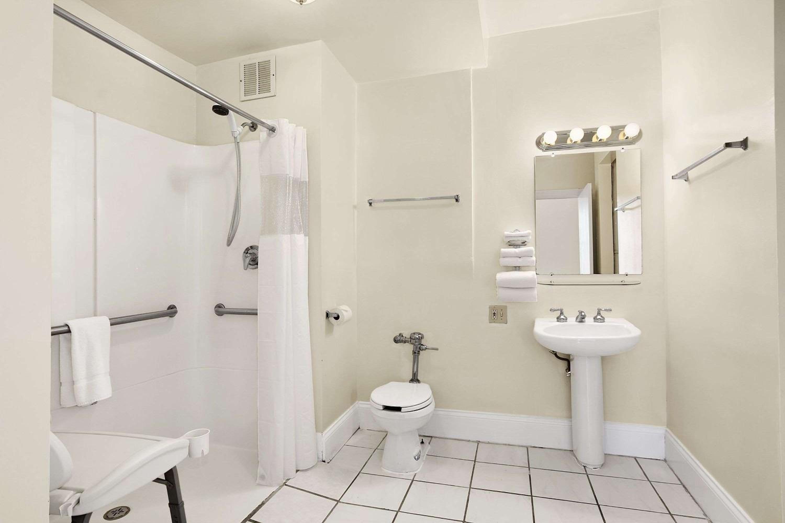 King Studio Suite - Mobility Access/Non-Smoking - Photo 3