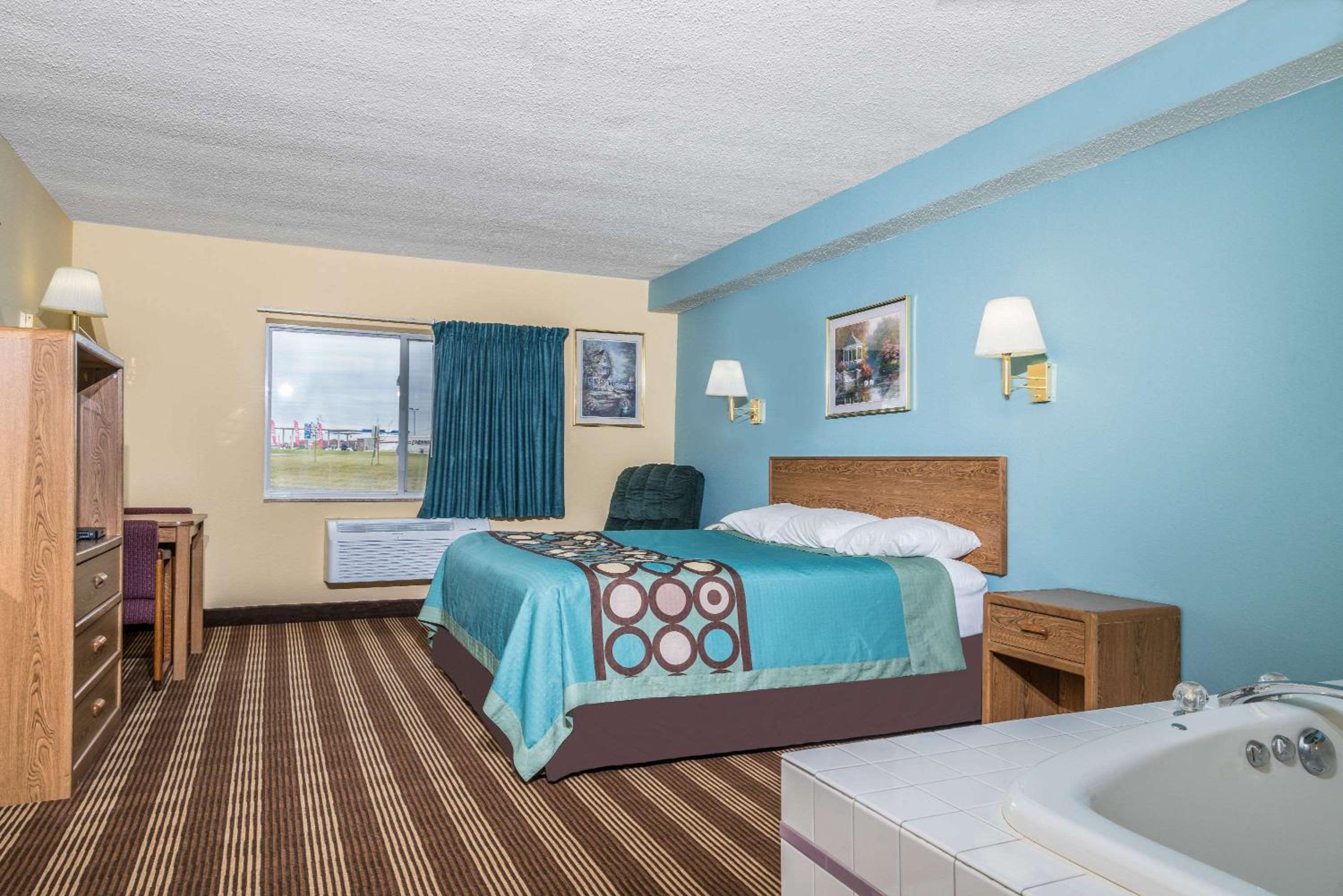 King Room - Non-Smoking - Photo 1