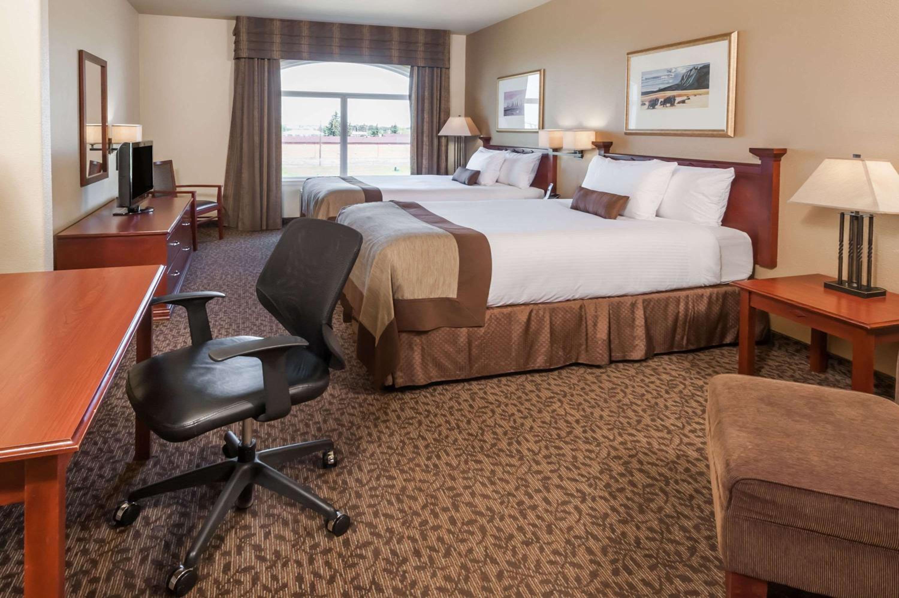 Queen Room with Two Queen Beds - Photo 1