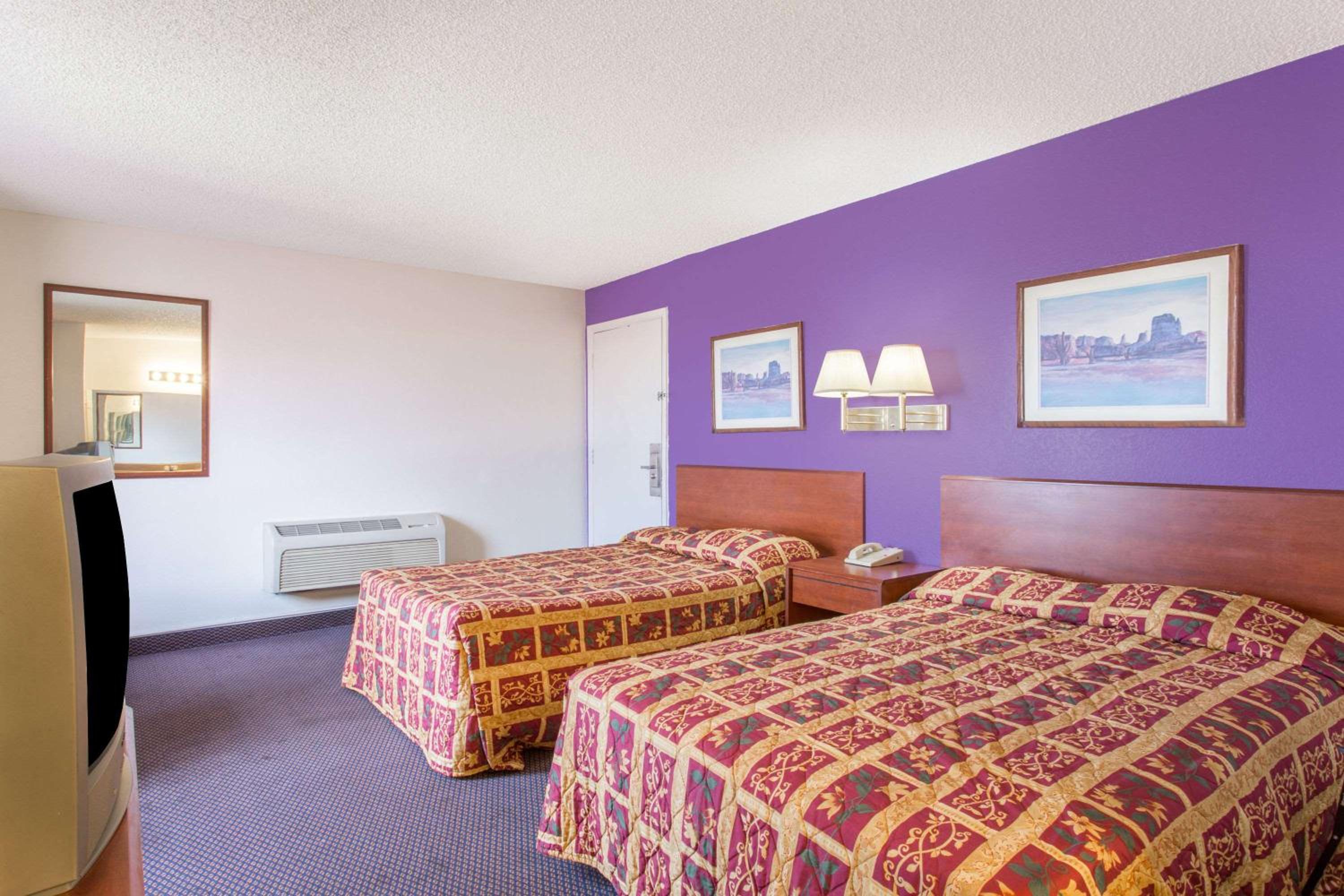 Double Room with Two Double Beds - Non-Smoking photo 2