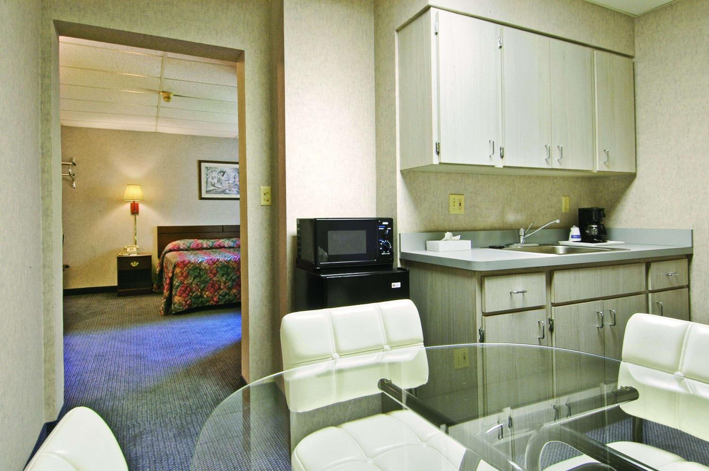 King Suite - Non-Smoking - Photo 1
